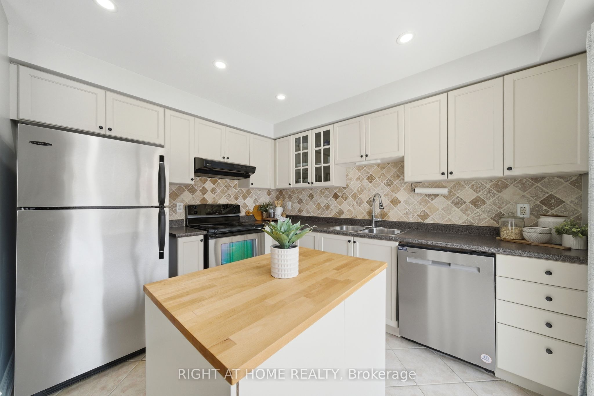 Photo 6 of 2230 Sutton Drive, Burlington, Orchard — HOMEH