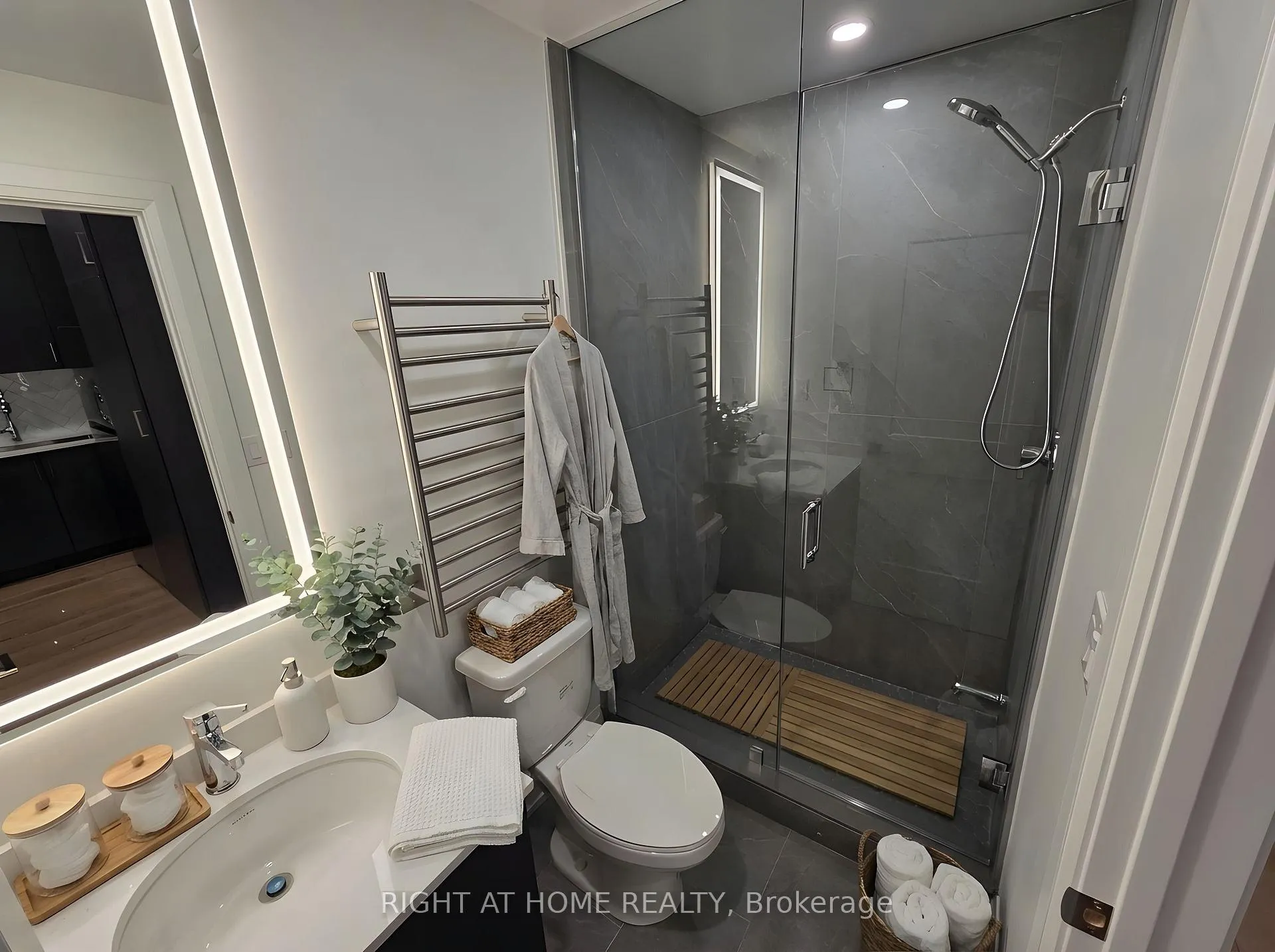 Photo 4 of Unit 1F, 55 Camberwell Road, Toronto, Humewood-Cedarvale — HOMEH