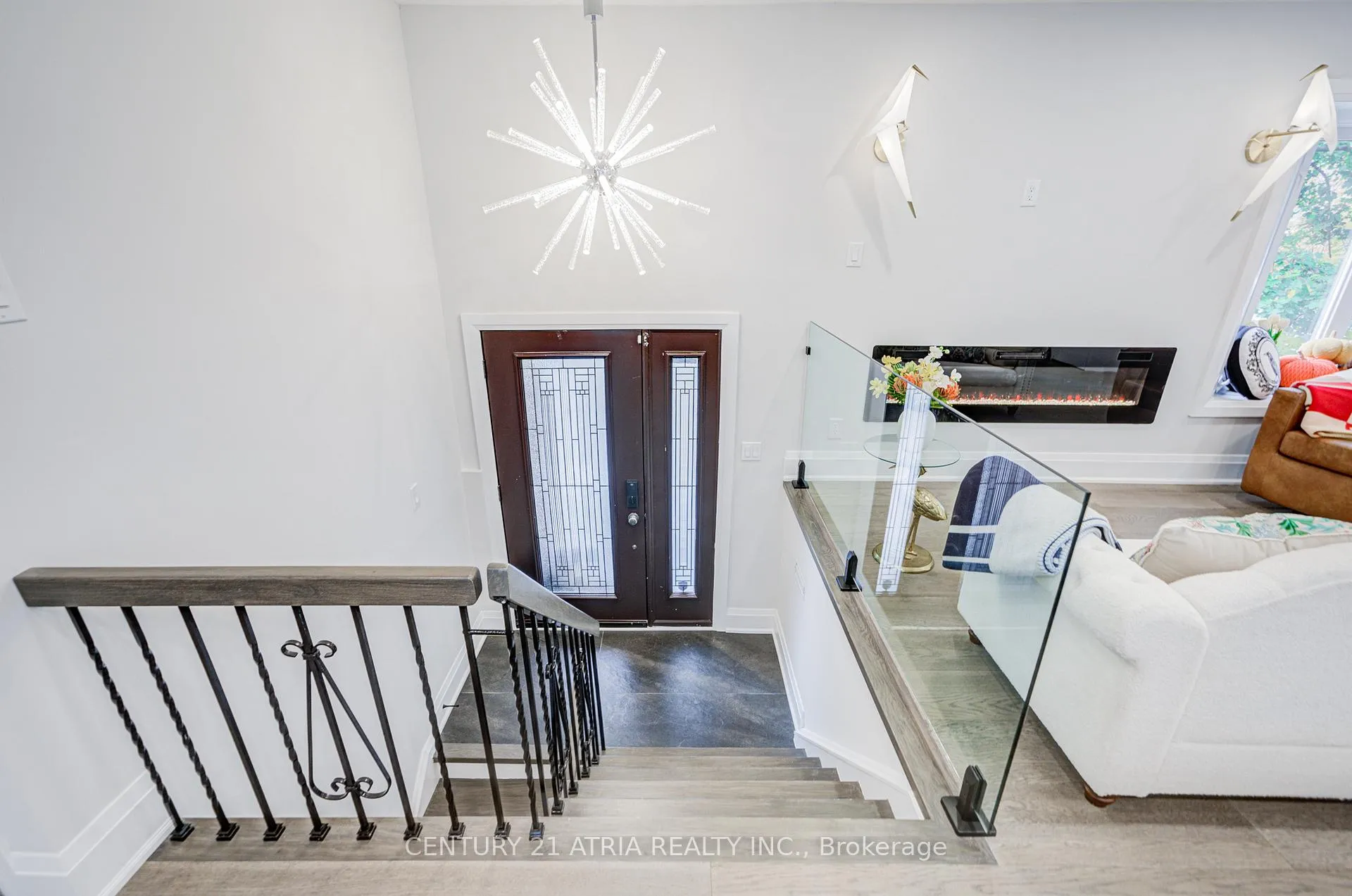 Photo 5 of 33 Sir Brandiles Place, Markham, Markham Village — HOMEH
