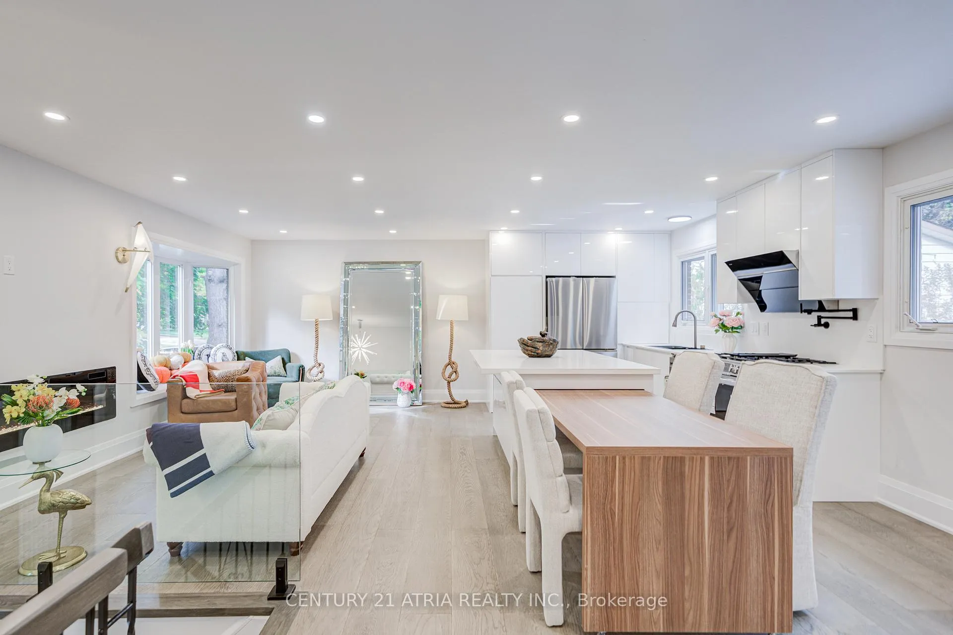Photo 6 of 33 Sir Brandiles Place, Markham, Markham Village — HOMEH