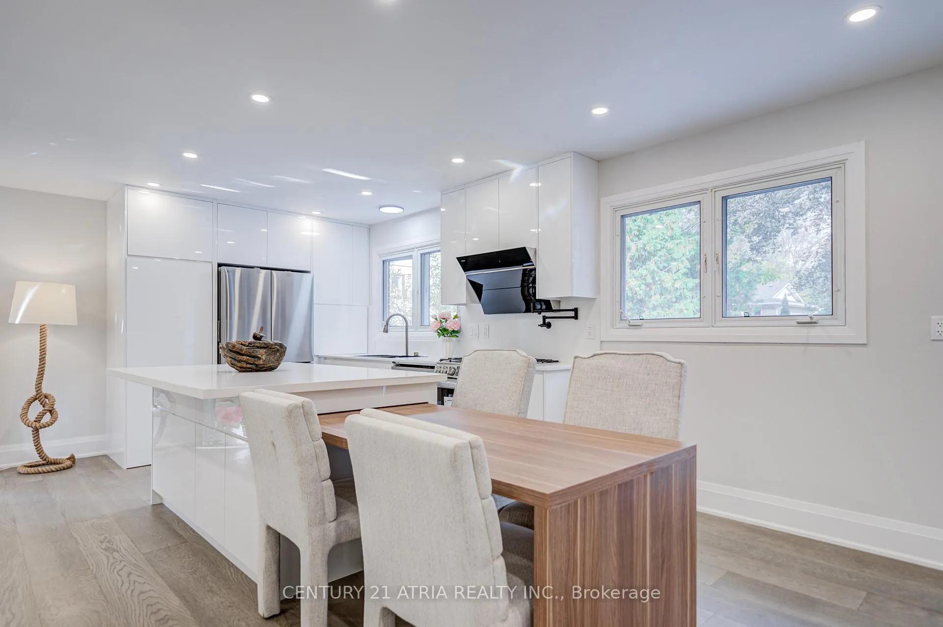 Photo 7 of 33 Sir Brandiles Place, Markham, Markham Village — HOMEH