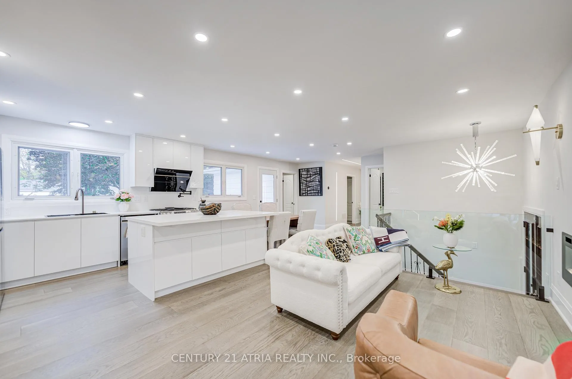 Photo 14 of 33 Sir Brandiles Place, Markham, Markham Village — HOMEH