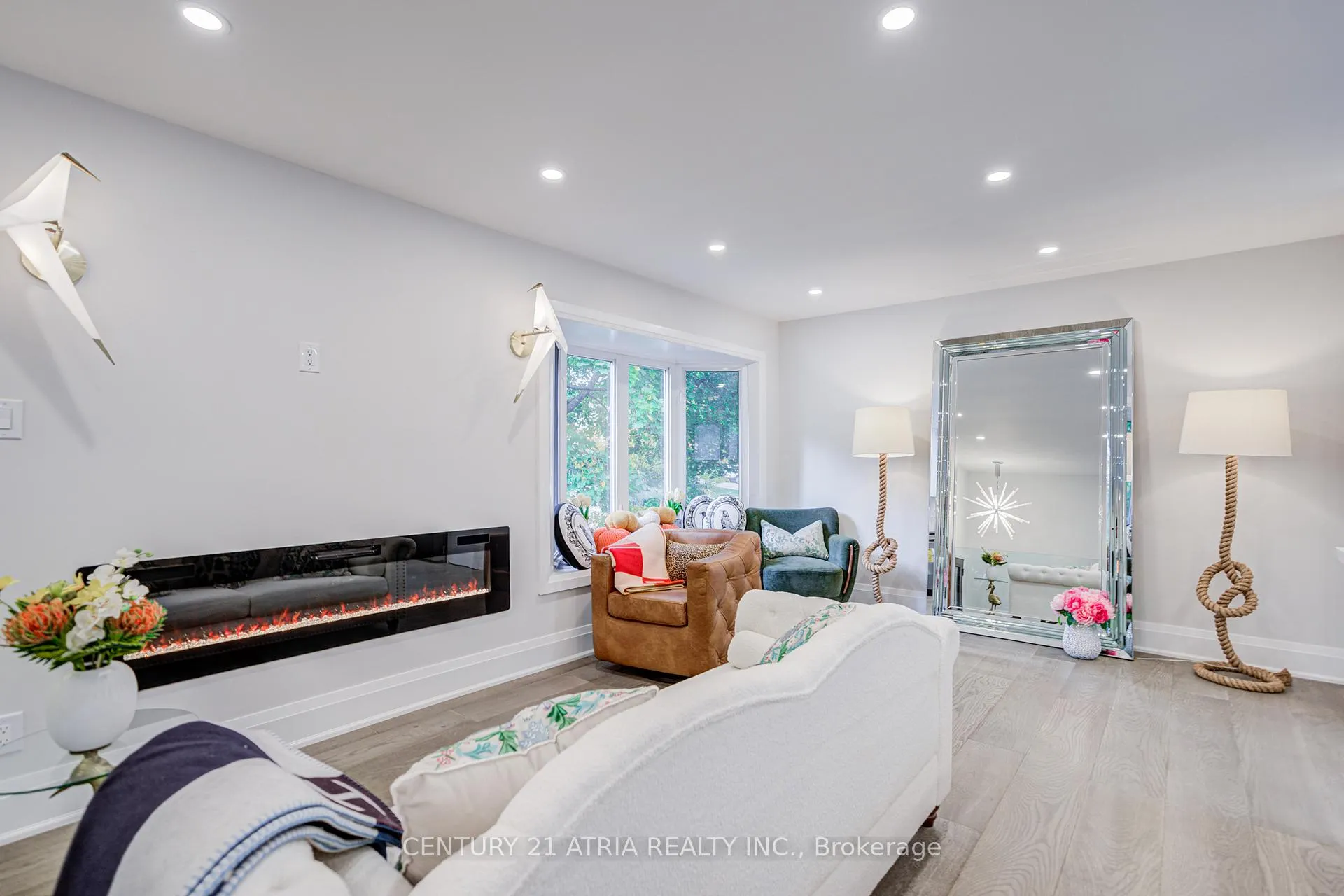 Photo 15 of 33 Sir Brandiles Place, Markham, Markham Village — HOMEH
