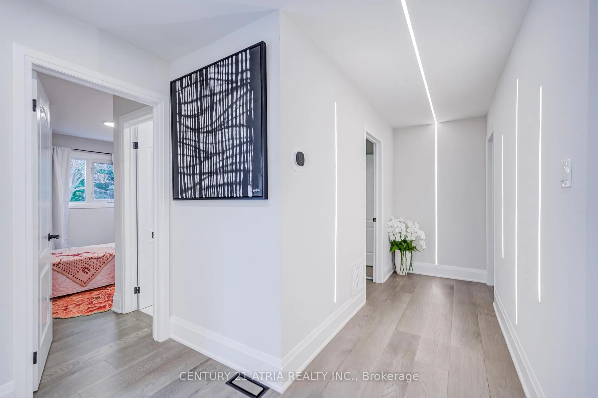 Photo 17 of 33 Sir Brandiles Place, Markham, Markham Village — HOMEH
