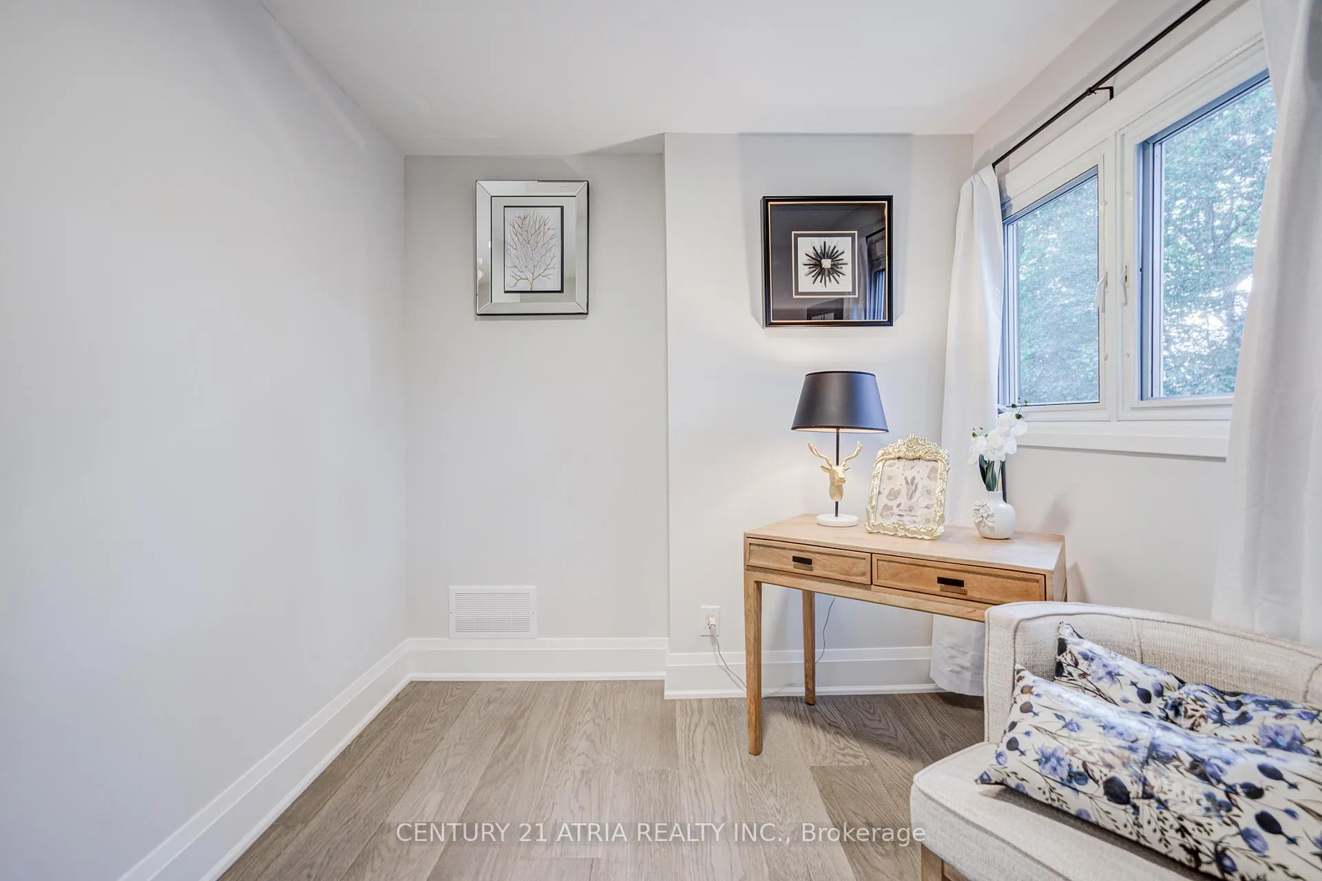 Photo 22 of 33 Sir Brandiles Place, Markham, Markham Village — HOMEH