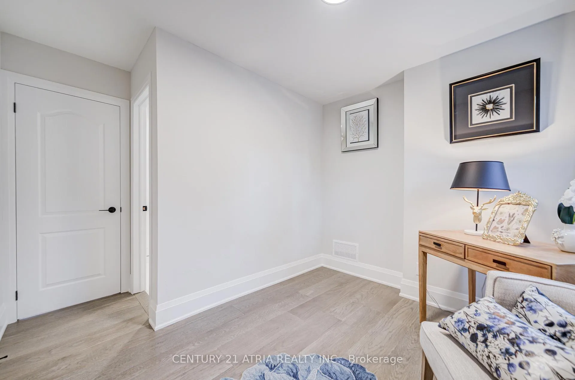 Photo 23 of 33 Sir Brandiles Place, Markham, Markham Village — HOMEH