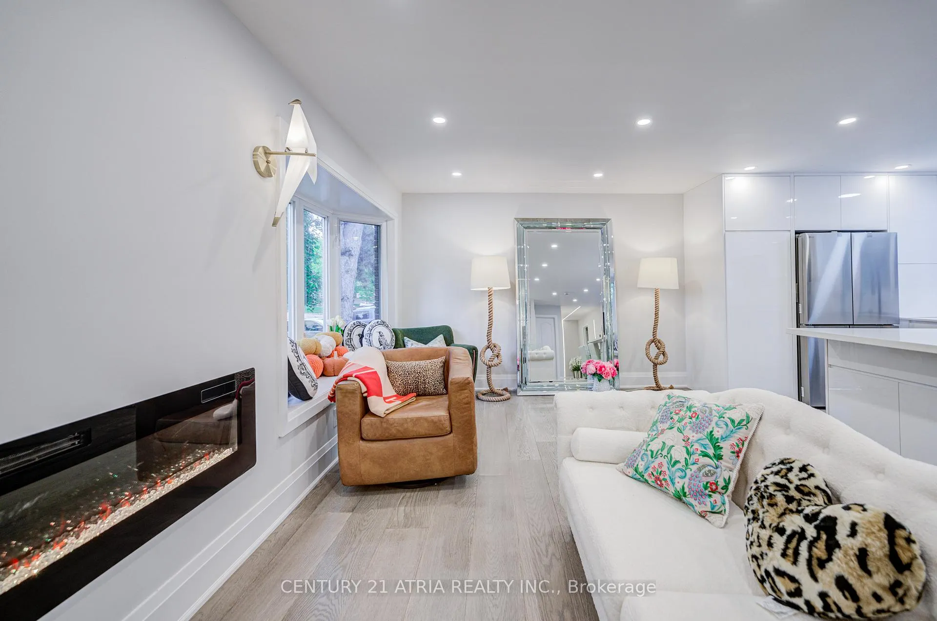 Photo 32 of 33 Sir Brandiles Place, Markham, Markham Village — HOMEH