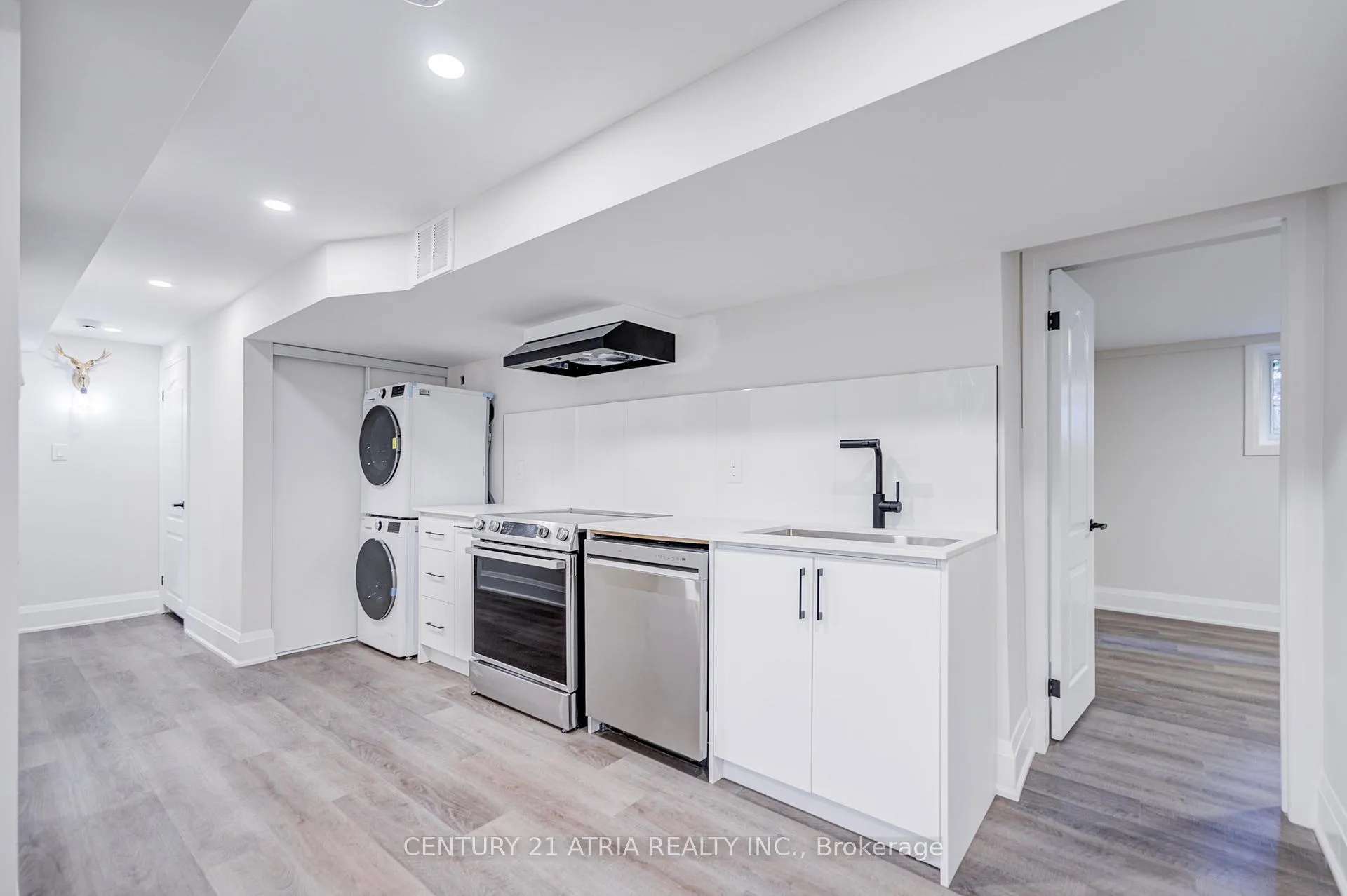 Photo 34 of 33 Sir Brandiles Place, Markham, Markham Village — HOMEH