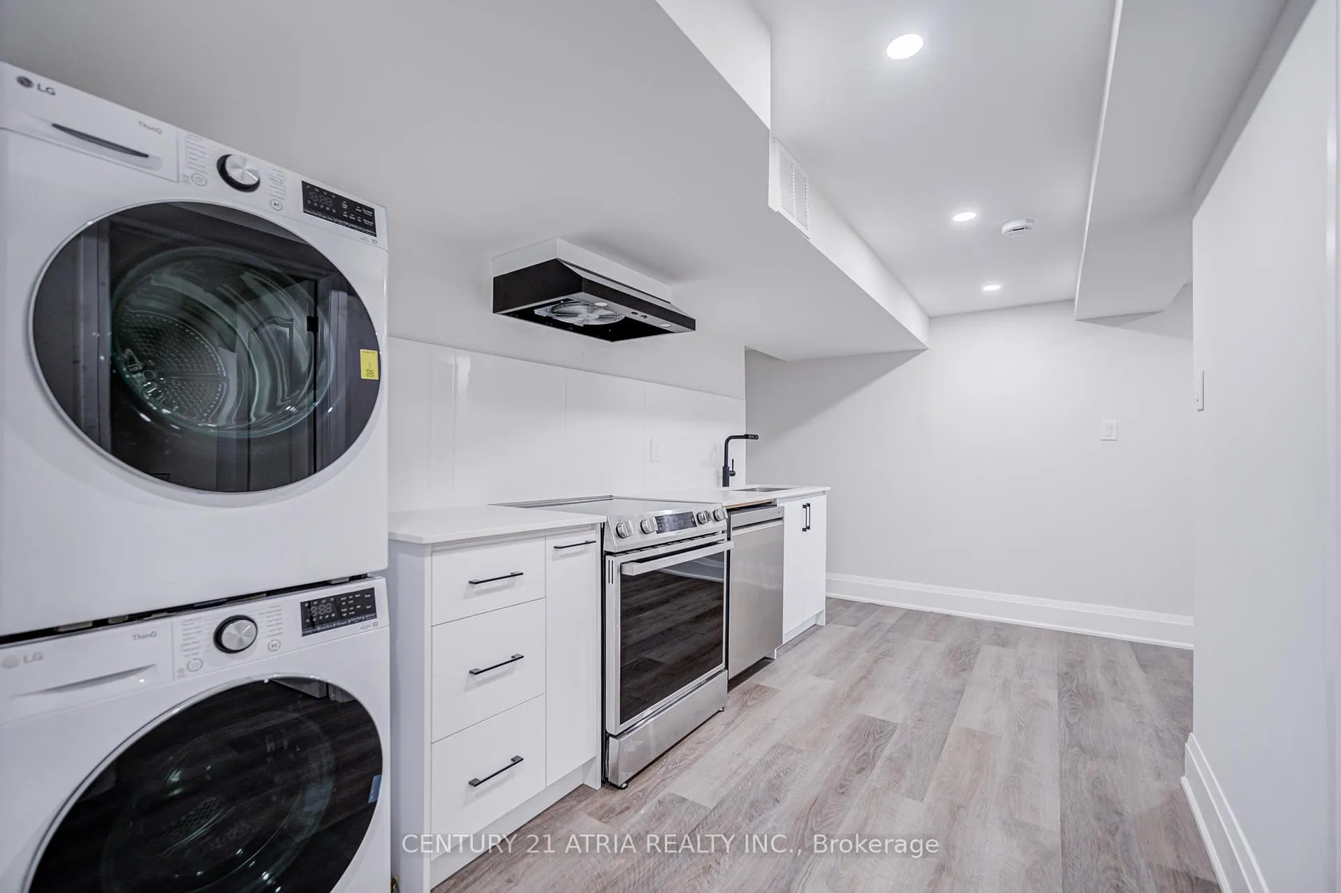 Photo 36 of 33 Sir Brandiles Place, Markham, Markham Village — HOMEH