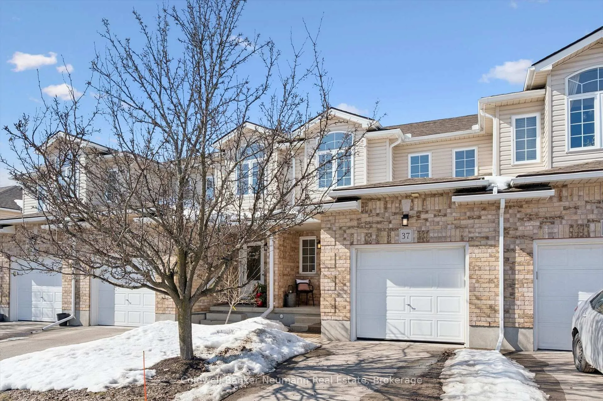 Photo 1 of Unit 37, 20 Shackleton Drive, Guelph, Grange Road — HOMEH