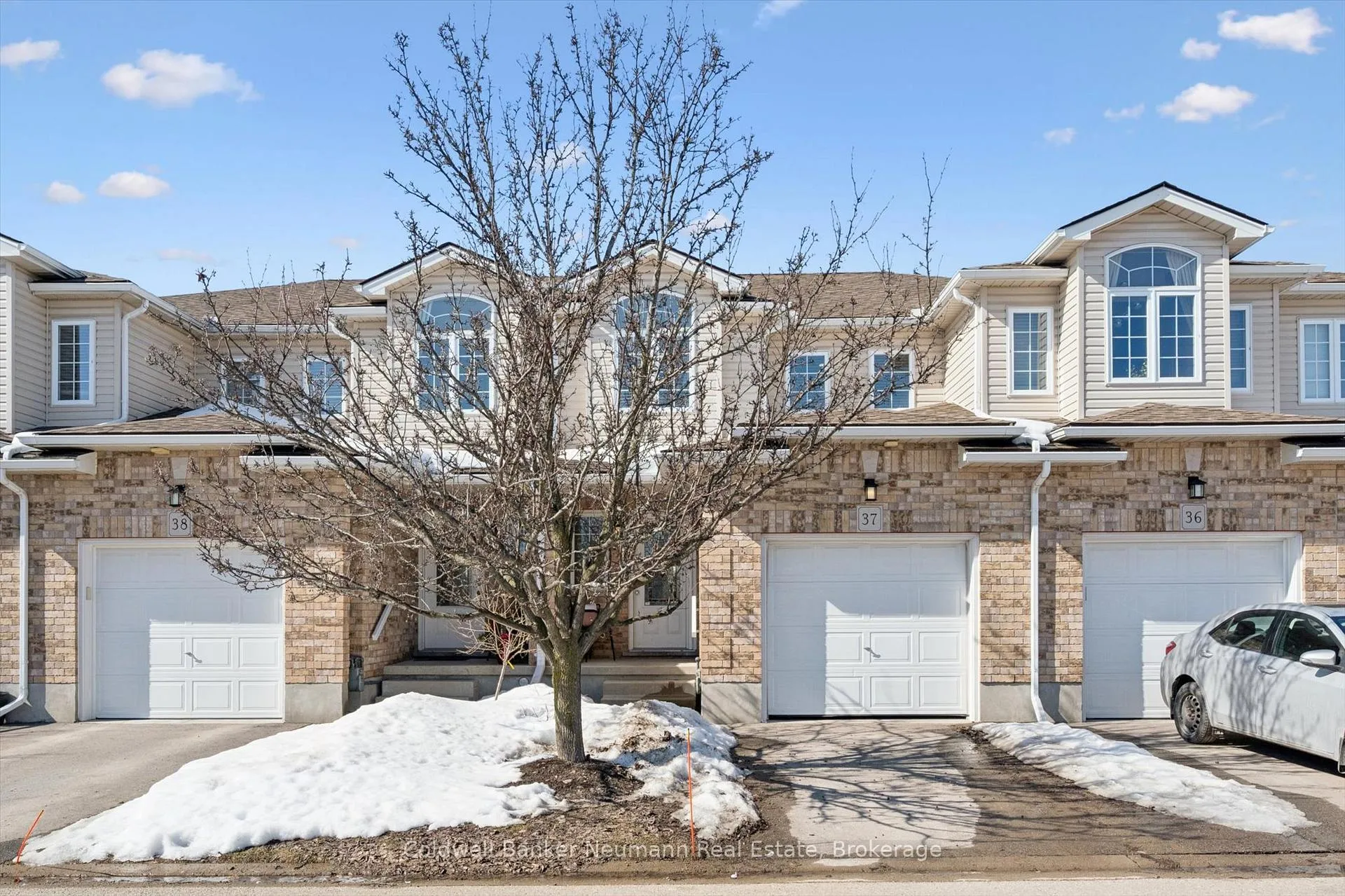 Photo 2 of Unit 37, 20 Shackleton Drive, Guelph, Grange Road — HOMEH