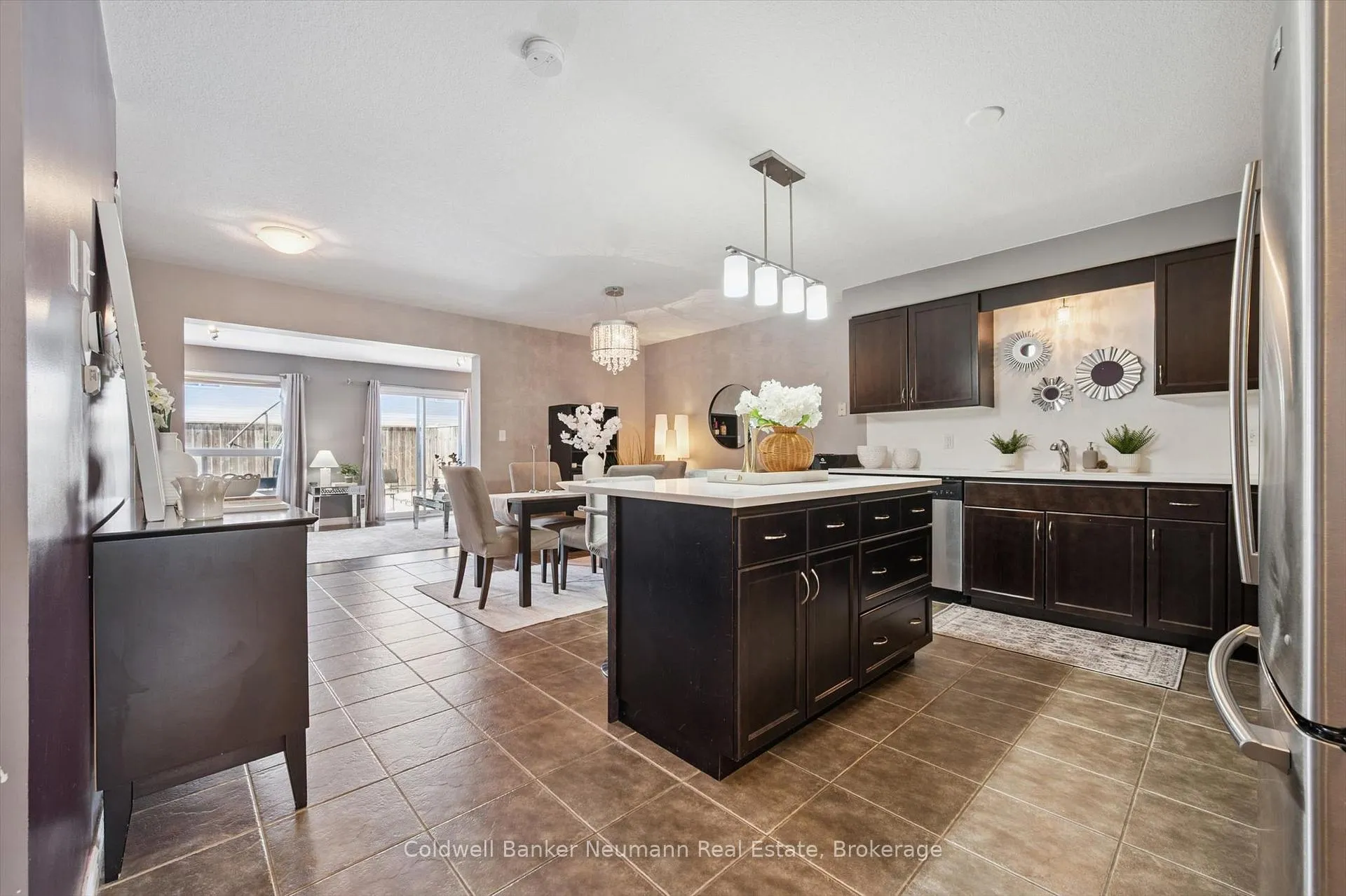 Photo 5 of Unit 37, 20 Shackleton Drive, Guelph, Grange Road — HOMEH