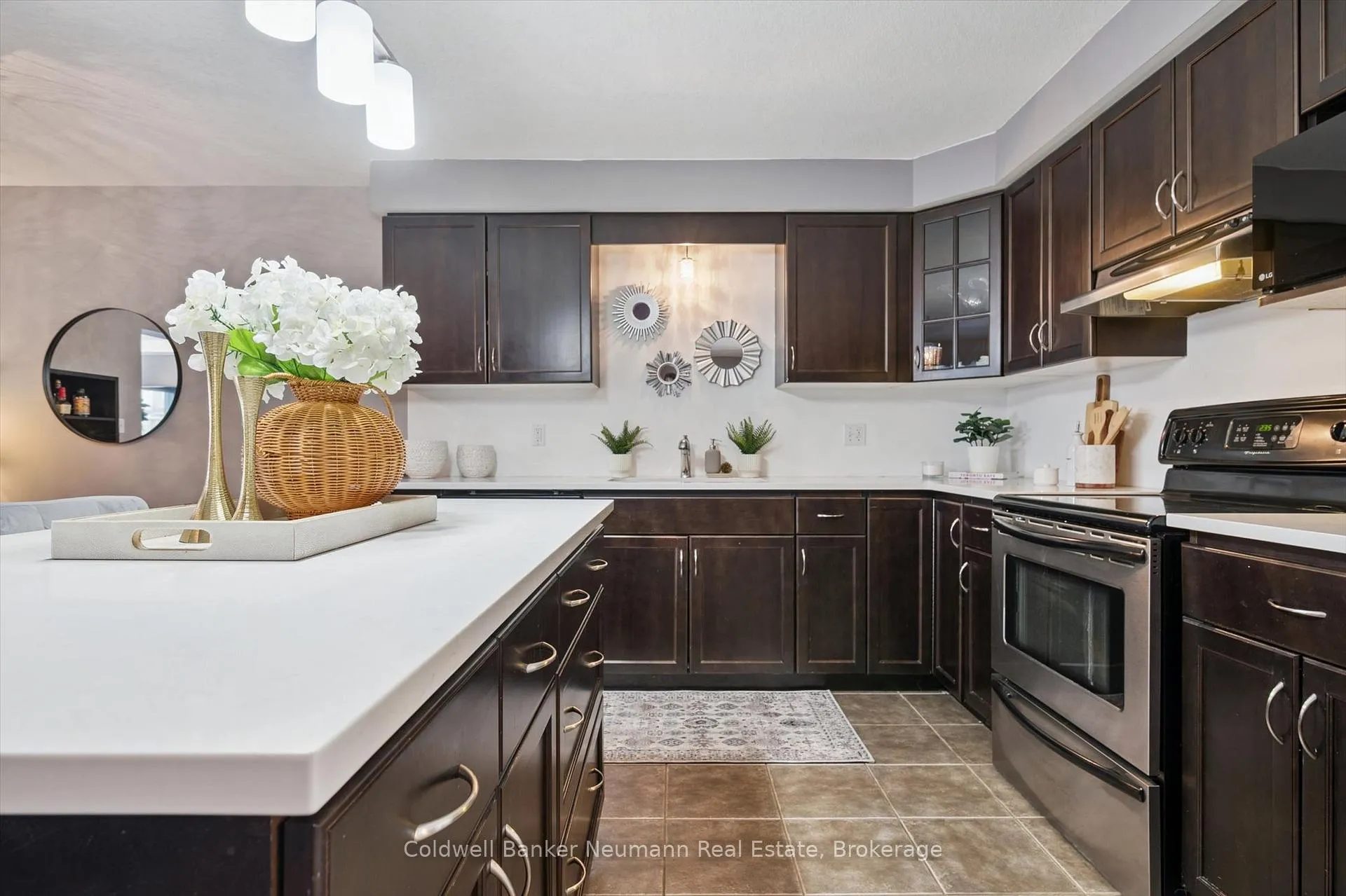 Photo 6 of Unit 37, 20 Shackleton Drive, Guelph, Grange Road — HOMEH