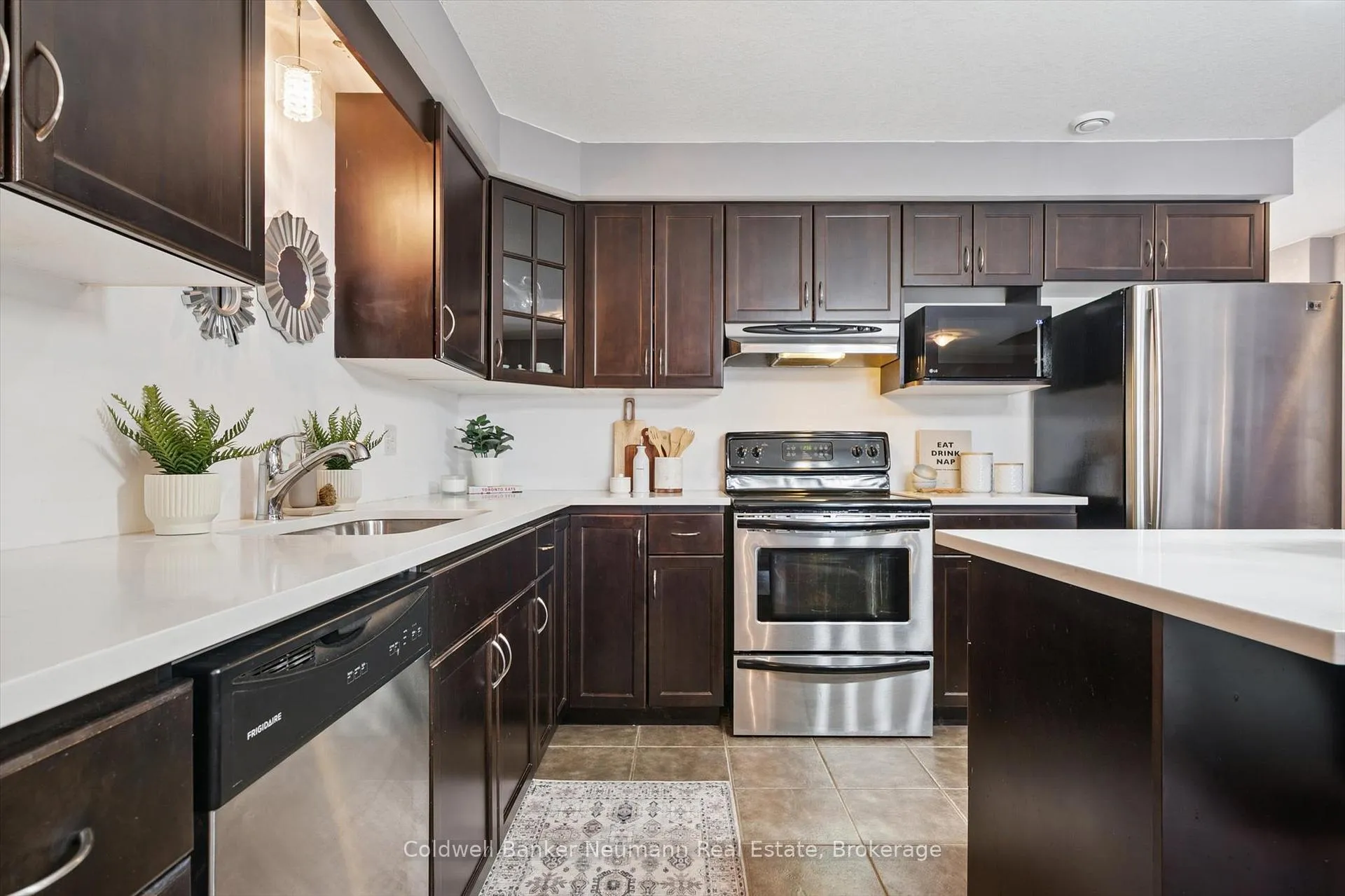 Photo 7 of Unit 37, 20 Shackleton Drive, Guelph, Grange Road — HOMEH