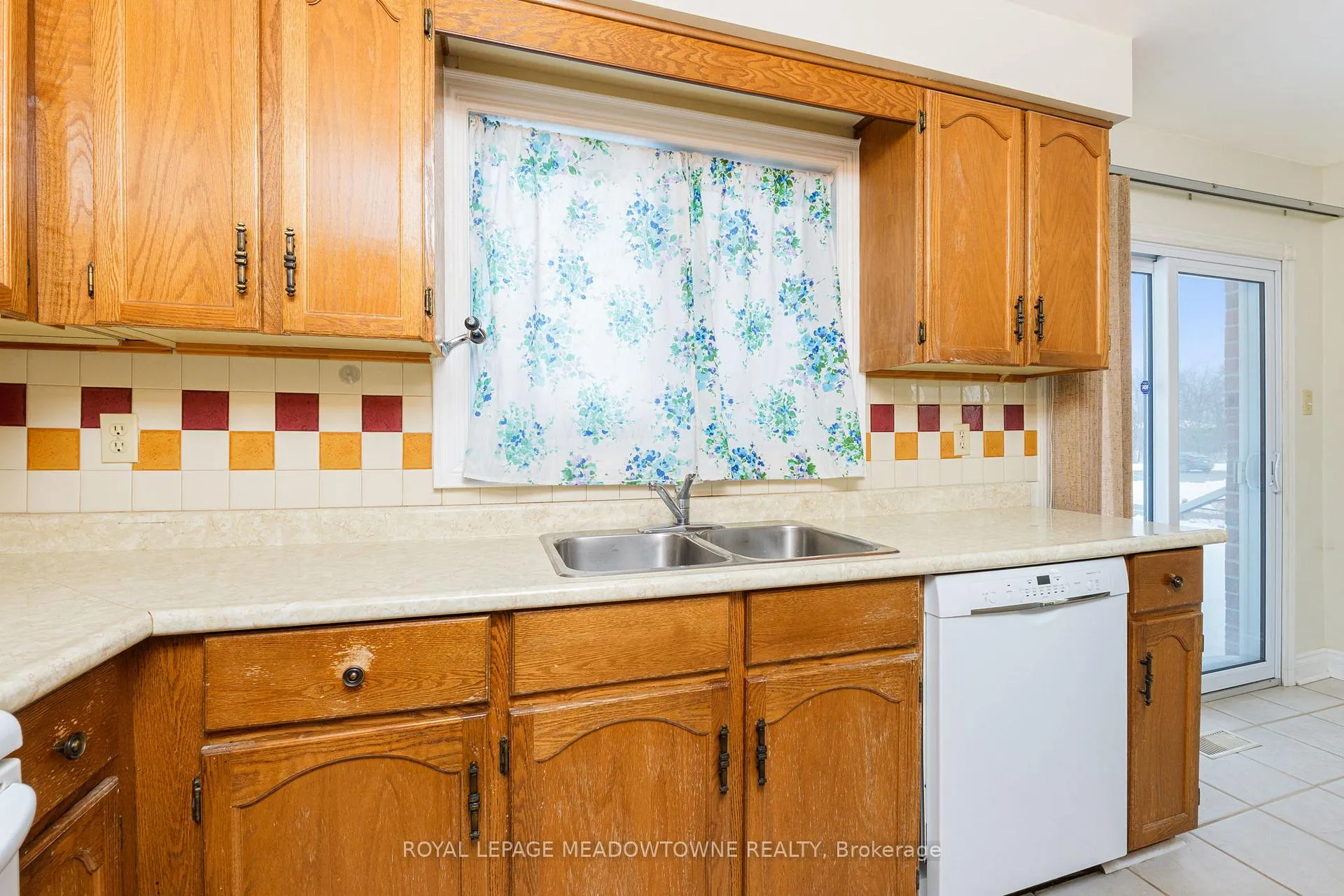 Photo 13 of 14 Brookland Drive, Brampton, Avondale — HOMEH