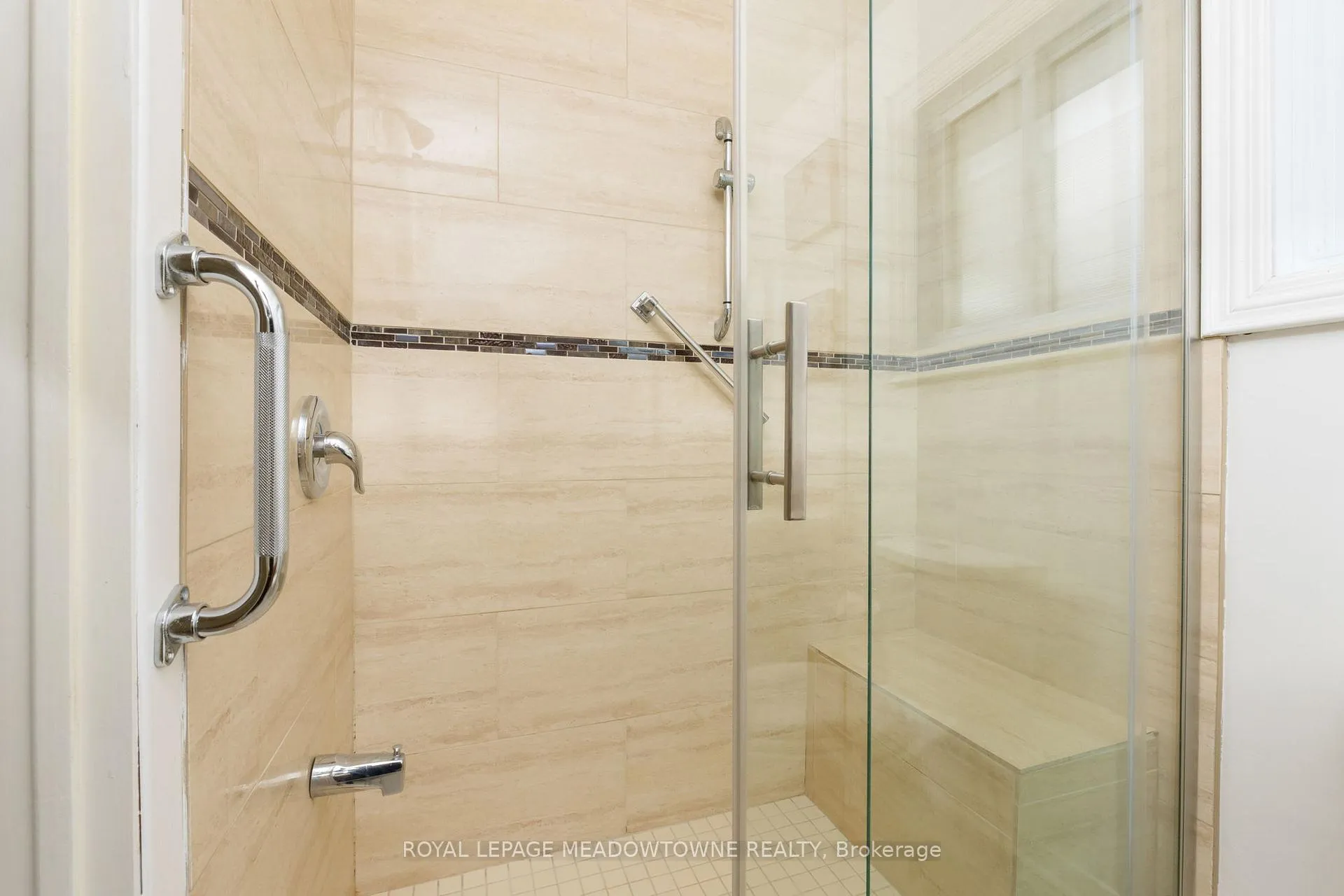 Photo 18 of 14 Brookland Drive, Brampton, Avondale — HOMEH