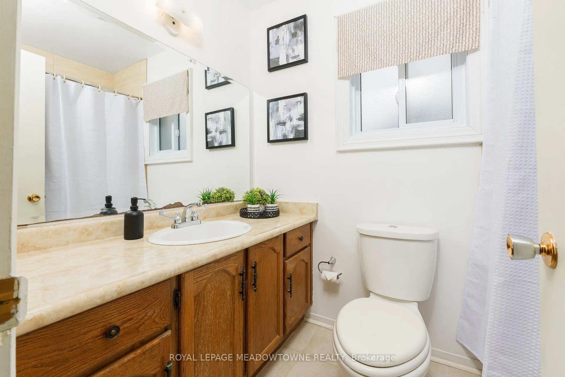 Photo 22 of 14 Brookland Drive, Brampton, Avondale — HOMEH