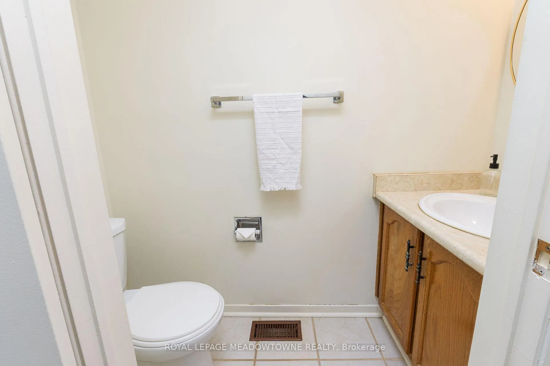 Photo 23 of 14 Brookland Drive, Brampton, Avondale — HOMEH