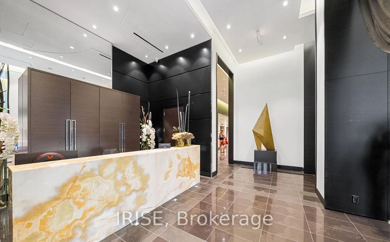 Photo 2 of Unit 1807, 32 Davenport Road, Toronto, The Annex — HOMEH