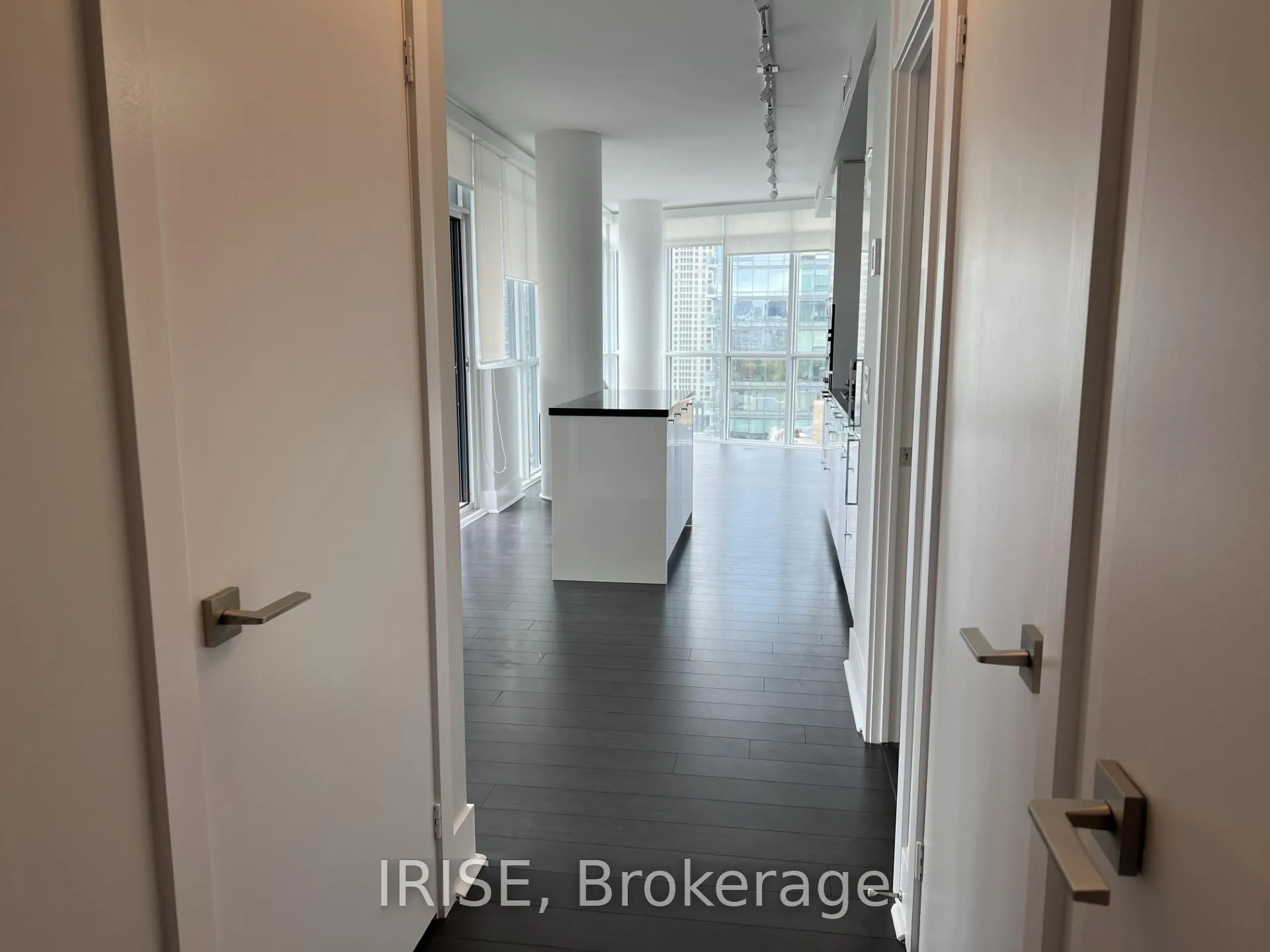 Photo 4 of Unit 1807, 32 Davenport Road, Toronto, The Annex — HOMEH