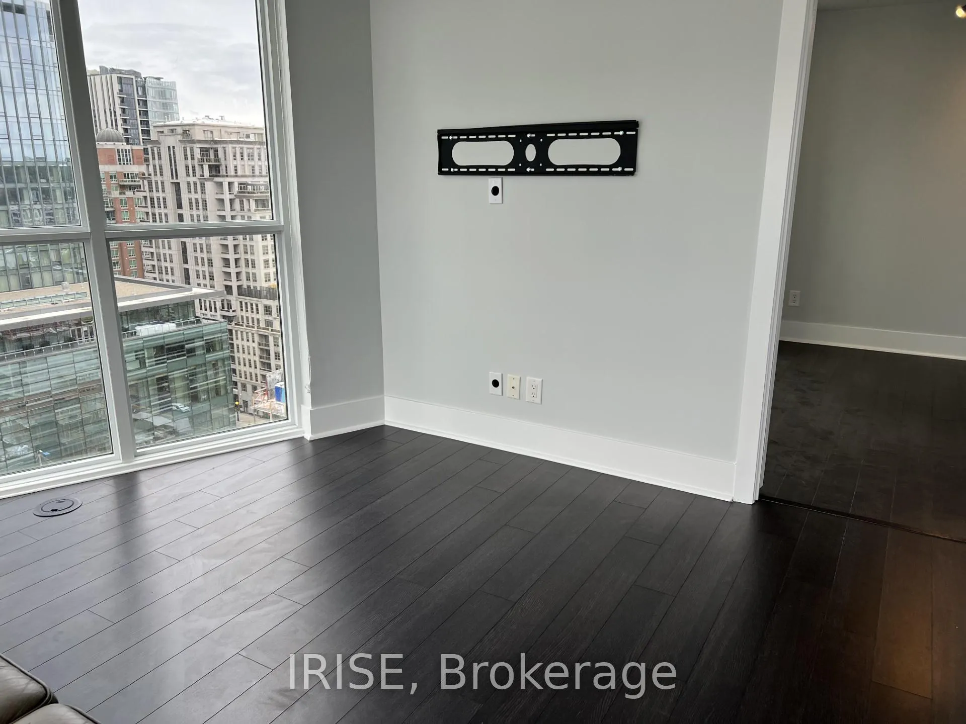 Photo 5 of Unit 1807, 32 Davenport Road, Toronto, The Annex — HOMEH
