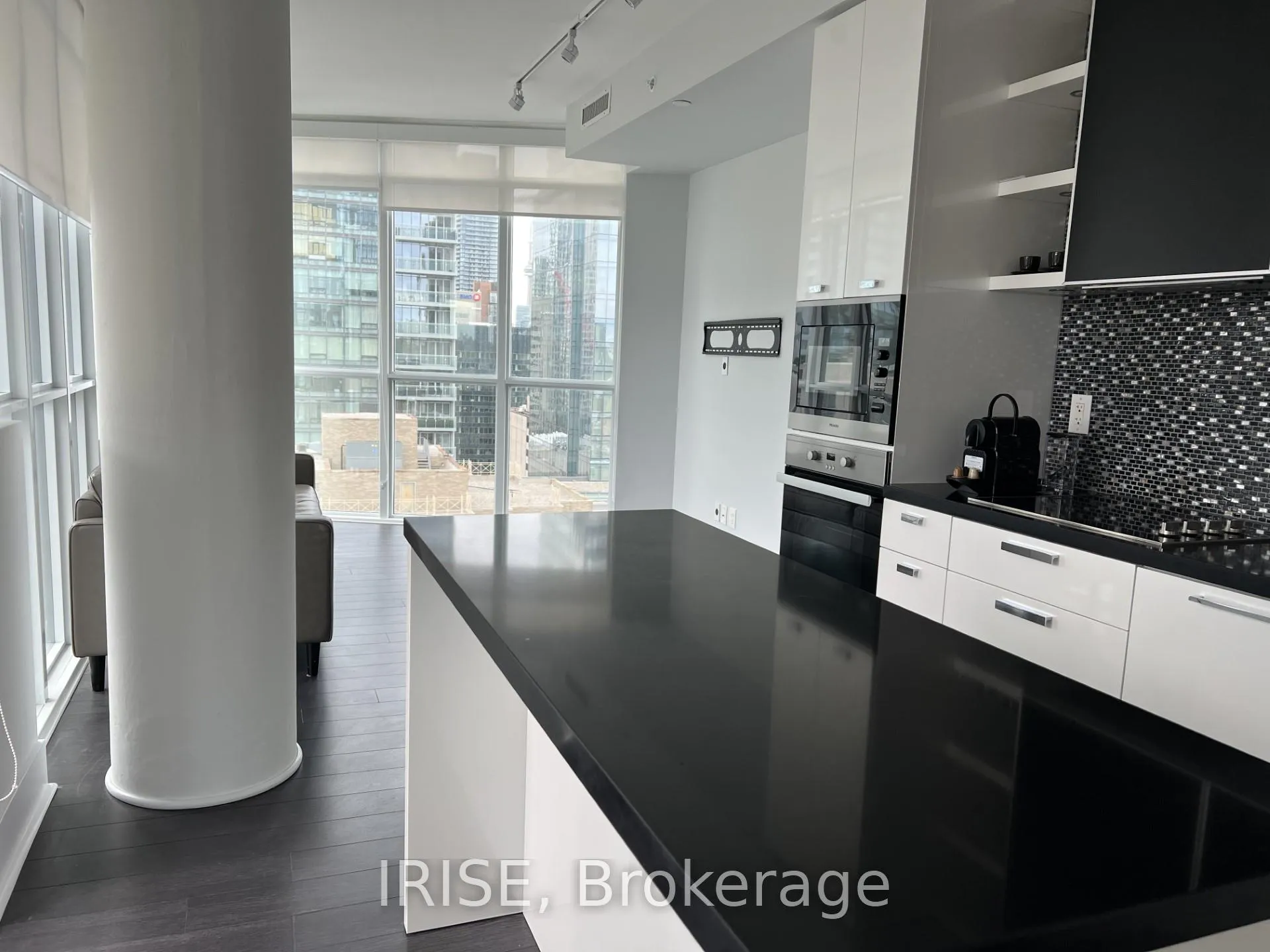 Photo 8 of Unit 1807, 32 Davenport Road, Toronto, The Annex — HOMEH