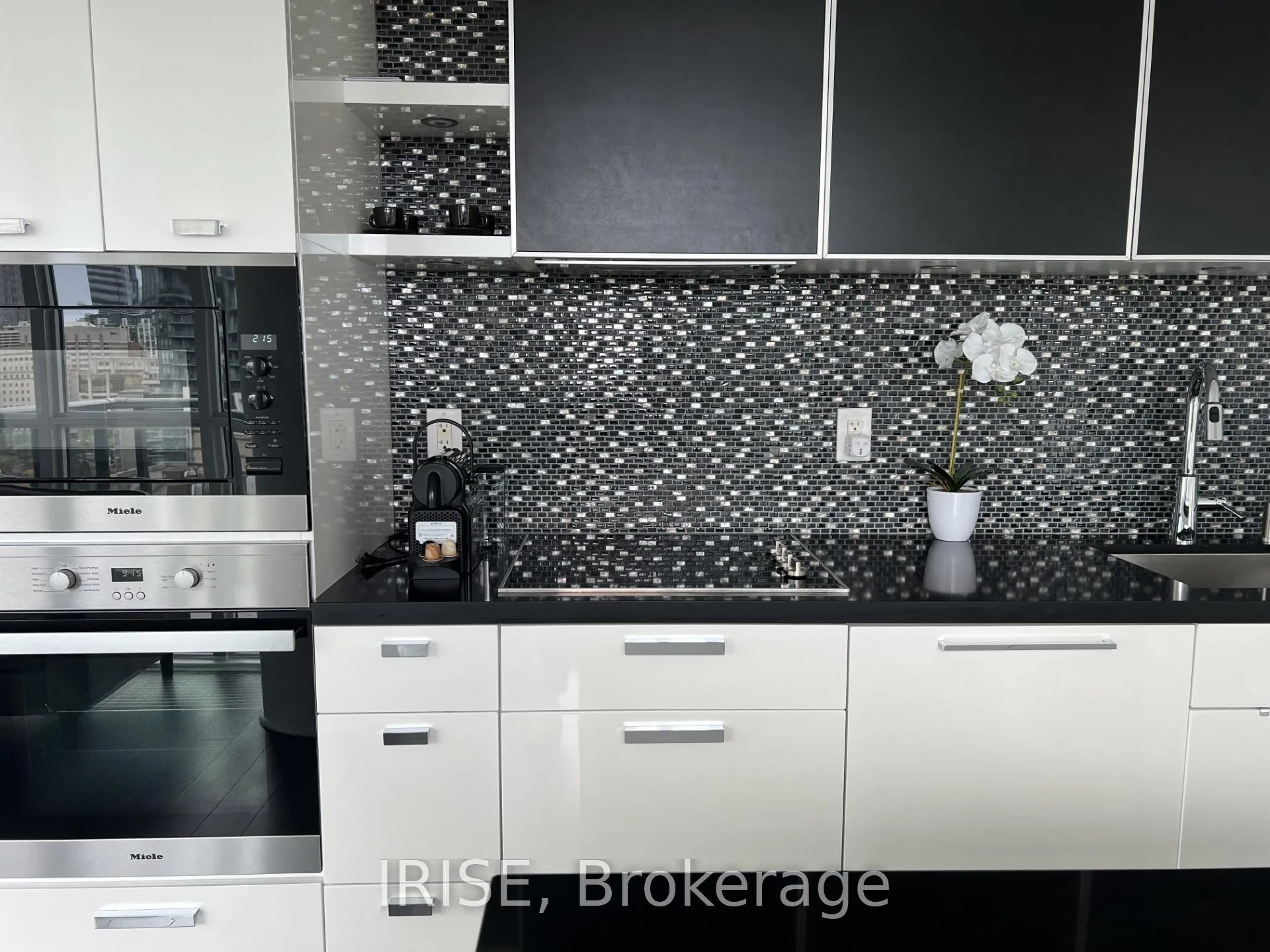 Photo 9 of Unit 1807, 32 Davenport Road, Toronto, The Annex — HOMEH