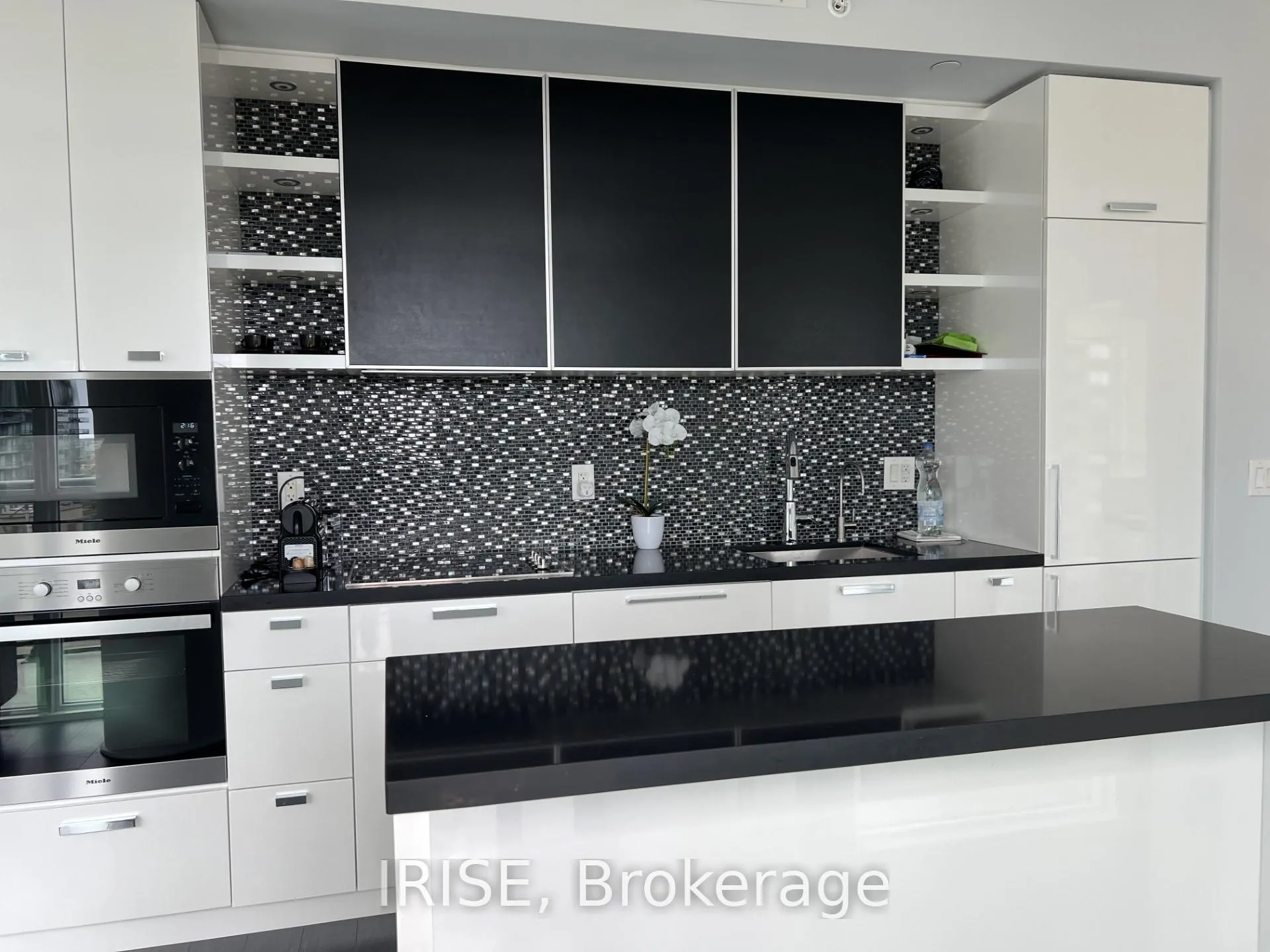 Photo 10 of Unit 1807, 32 Davenport Road, Toronto, The Annex — HOMEH