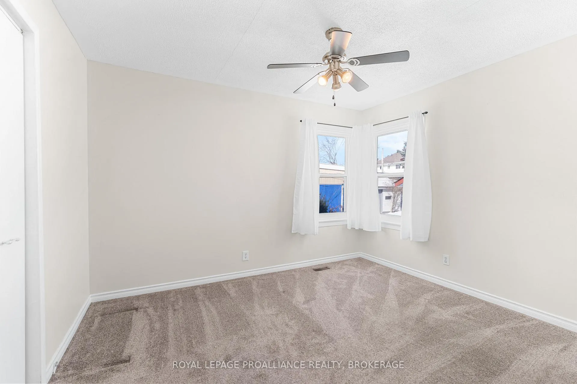 Photo 8 of 7 Dunkirk Avenue, Kingston, East of Sir John A. Blvd — HOMEH