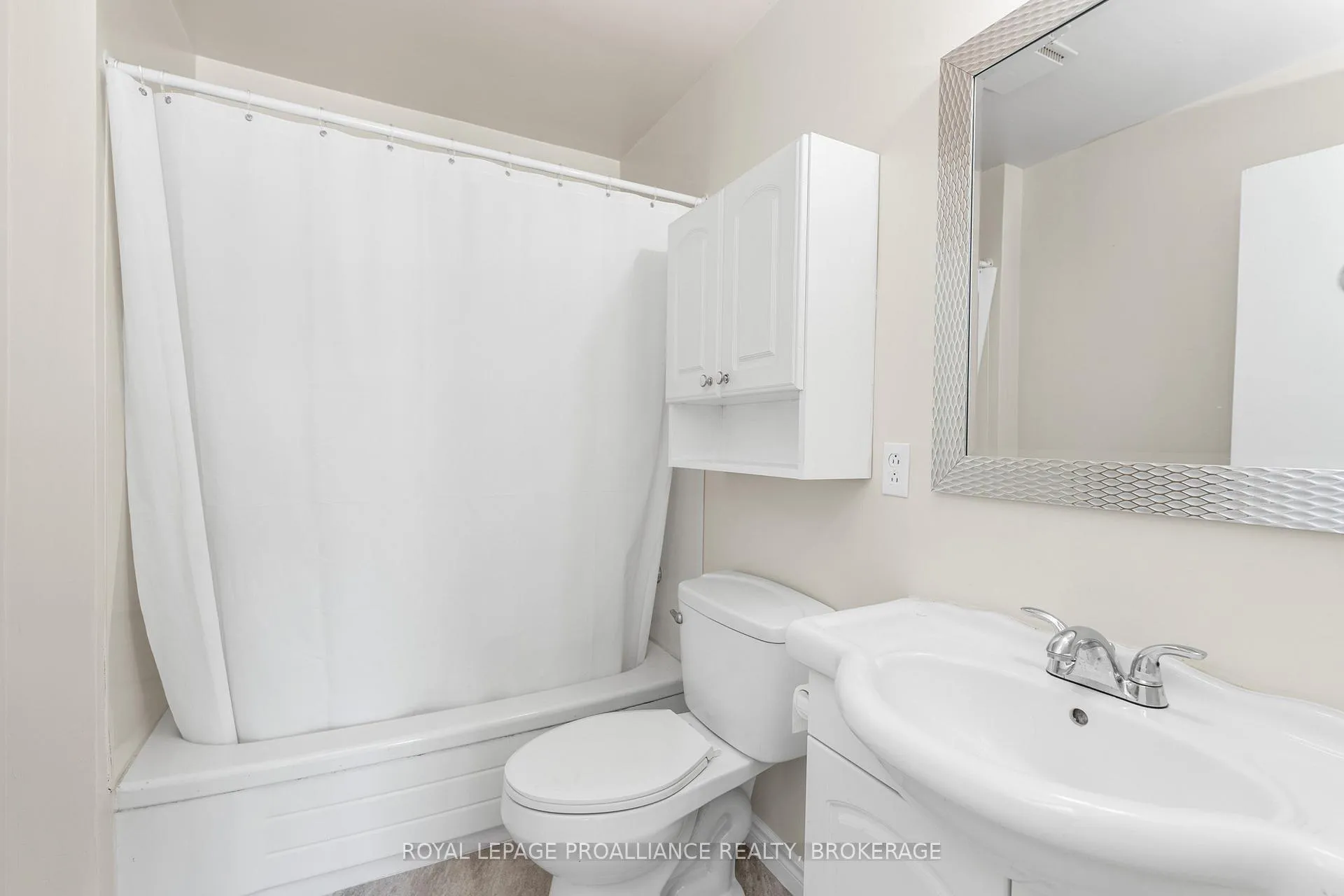 Photo 10 of 7 Dunkirk Avenue, Kingston, East of Sir John A. Blvd — HOMEH