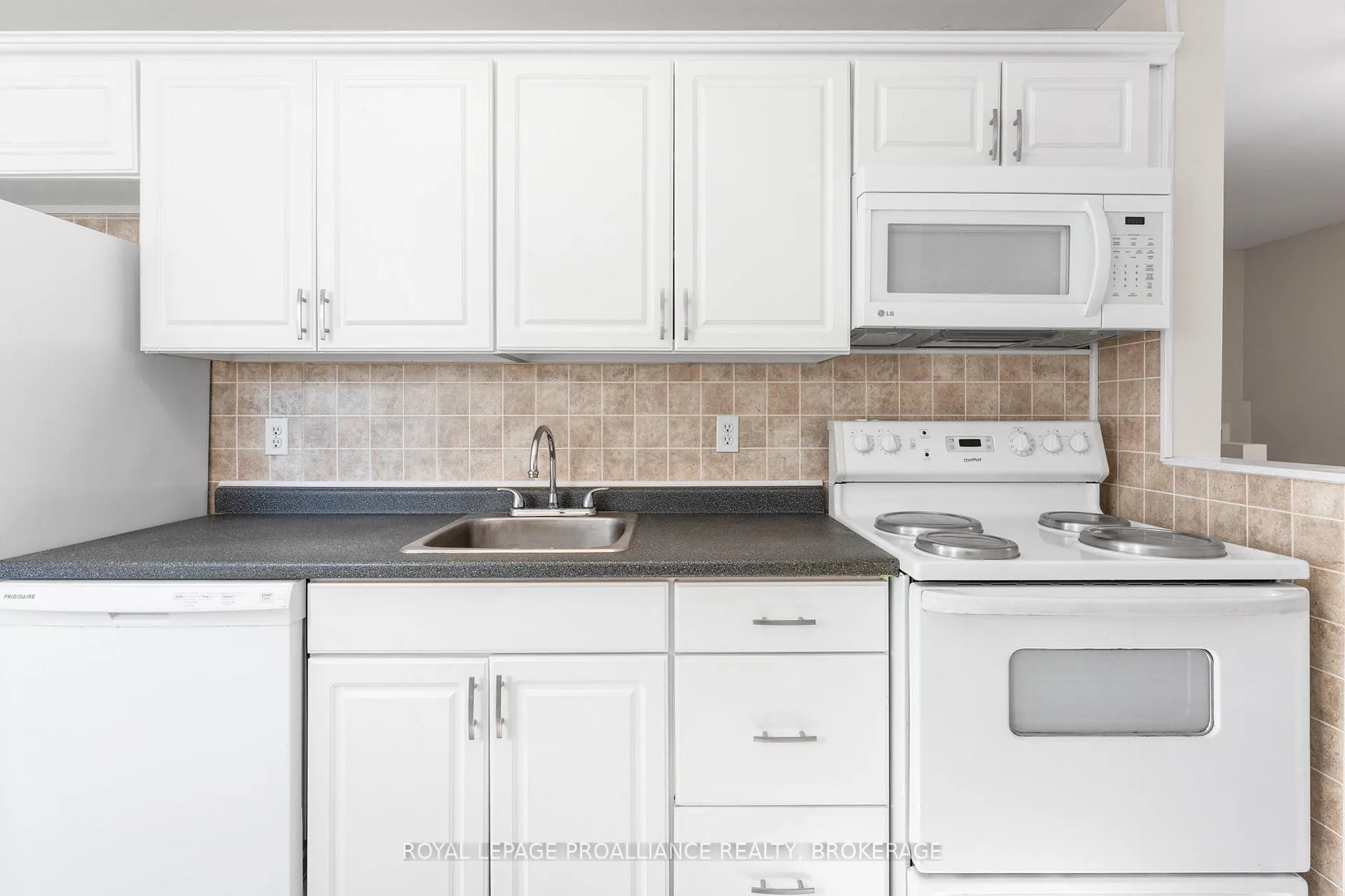 Photo 12 of 7 Dunkirk Avenue, Kingston, East of Sir John A. Blvd — HOMEH