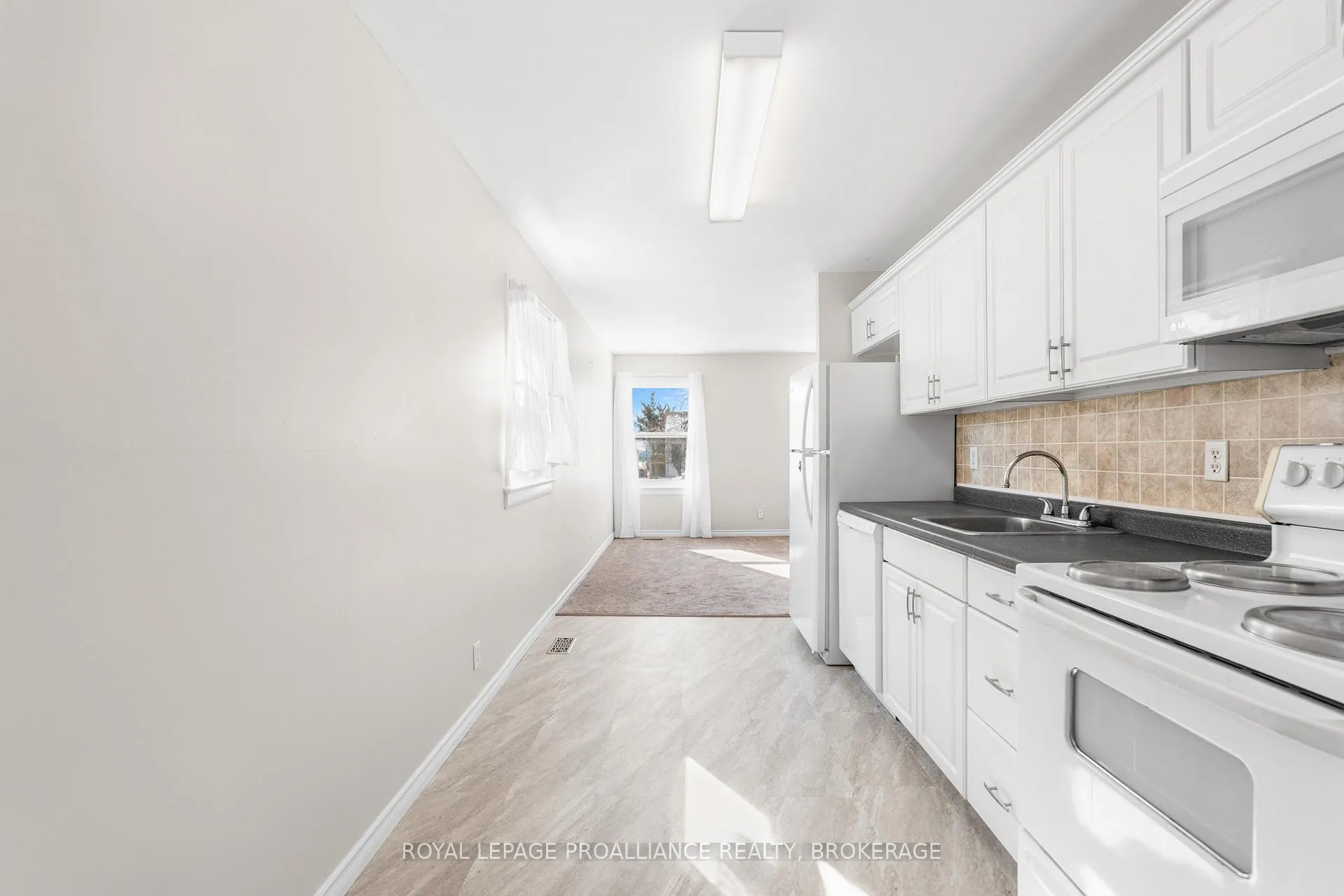 Photo 13 of 7 Dunkirk Avenue, Kingston, East of Sir John A. Blvd — HOMEH