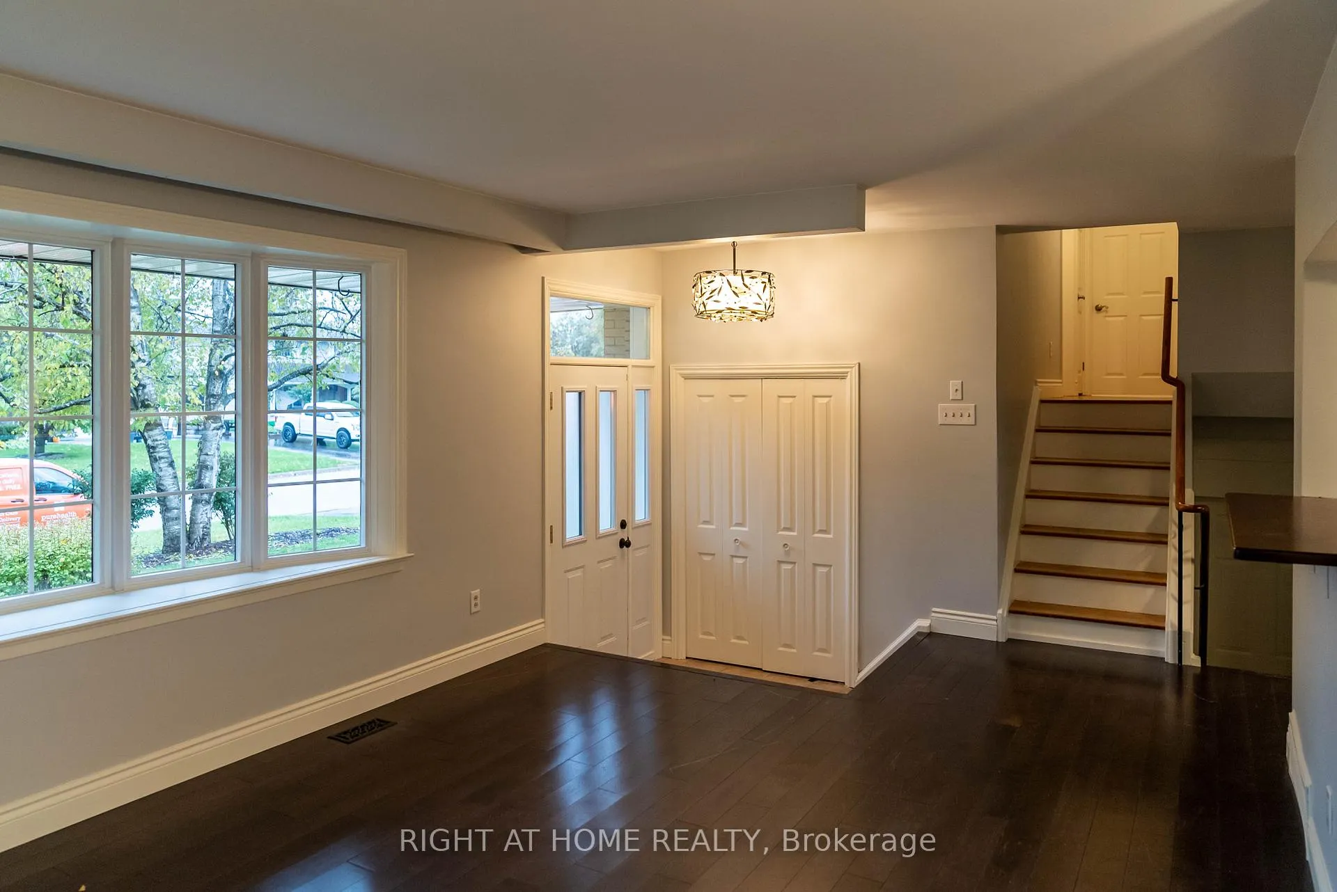 Photo 2 of 48 Ottaway Avenue, Barrie, Wellington — HOMEH