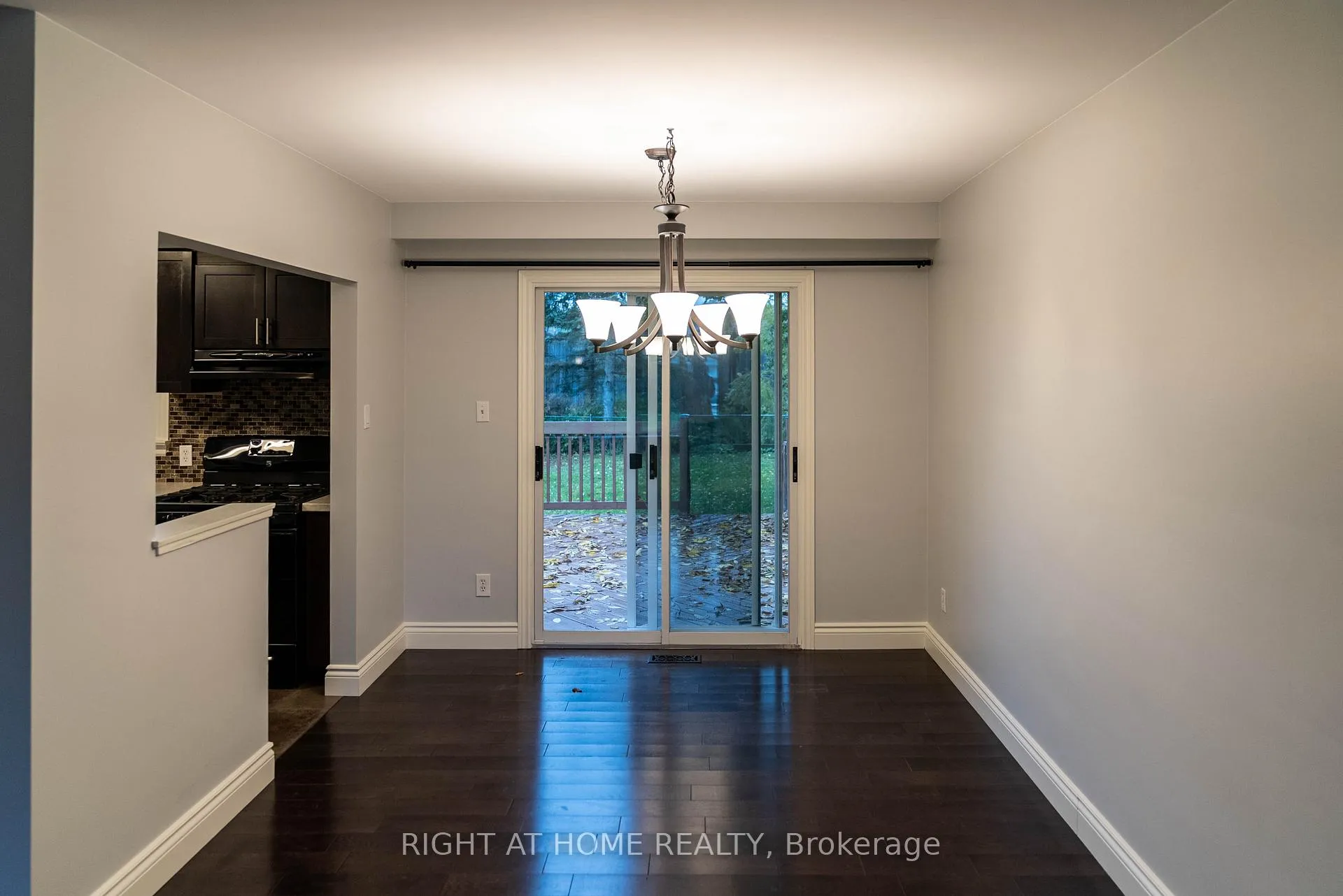 Photo 5 of 48 Ottaway Avenue, Barrie, Wellington — HOMEH