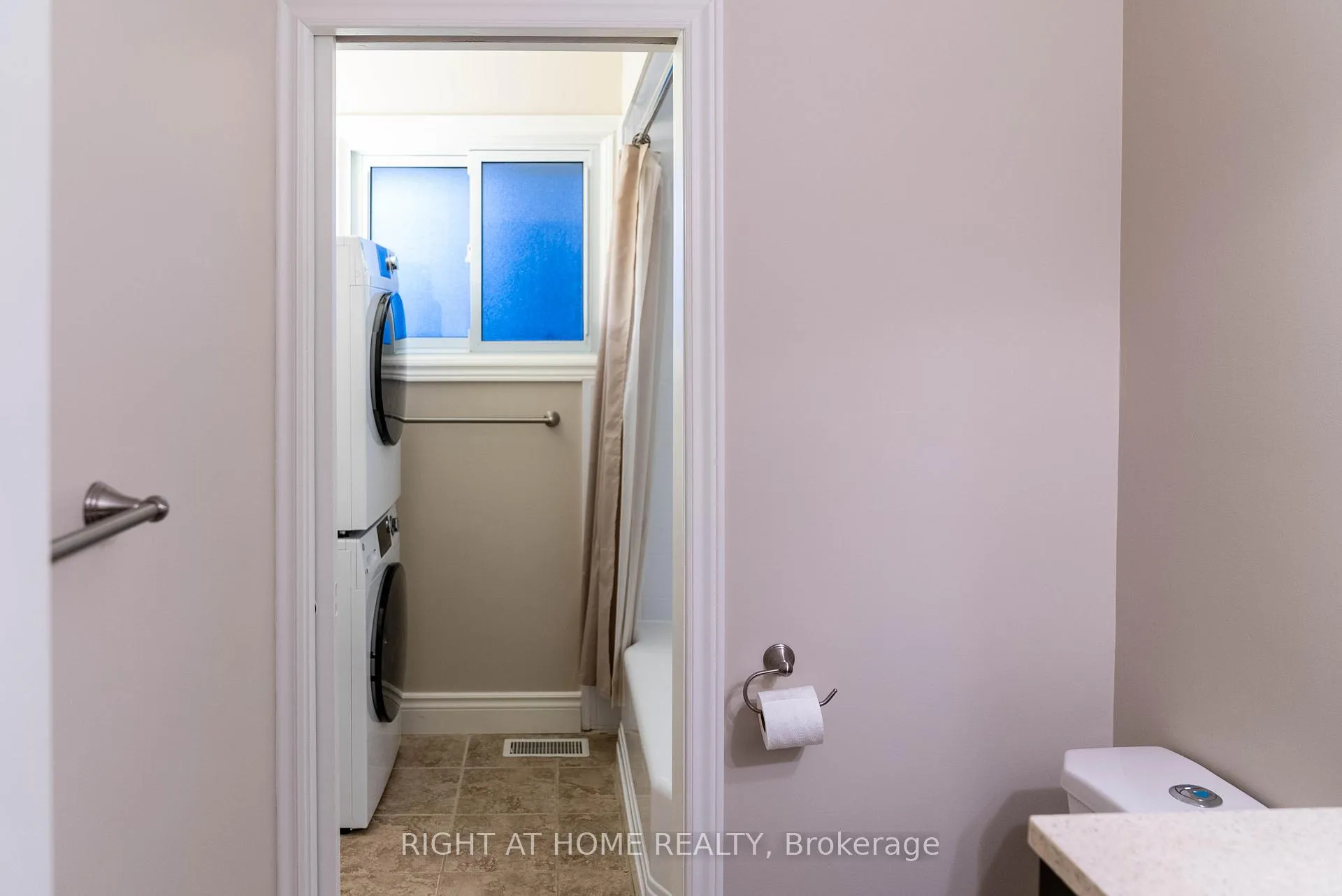 Photo 7 of 48 Ottaway Avenue, Barrie, Wellington — HOMEH