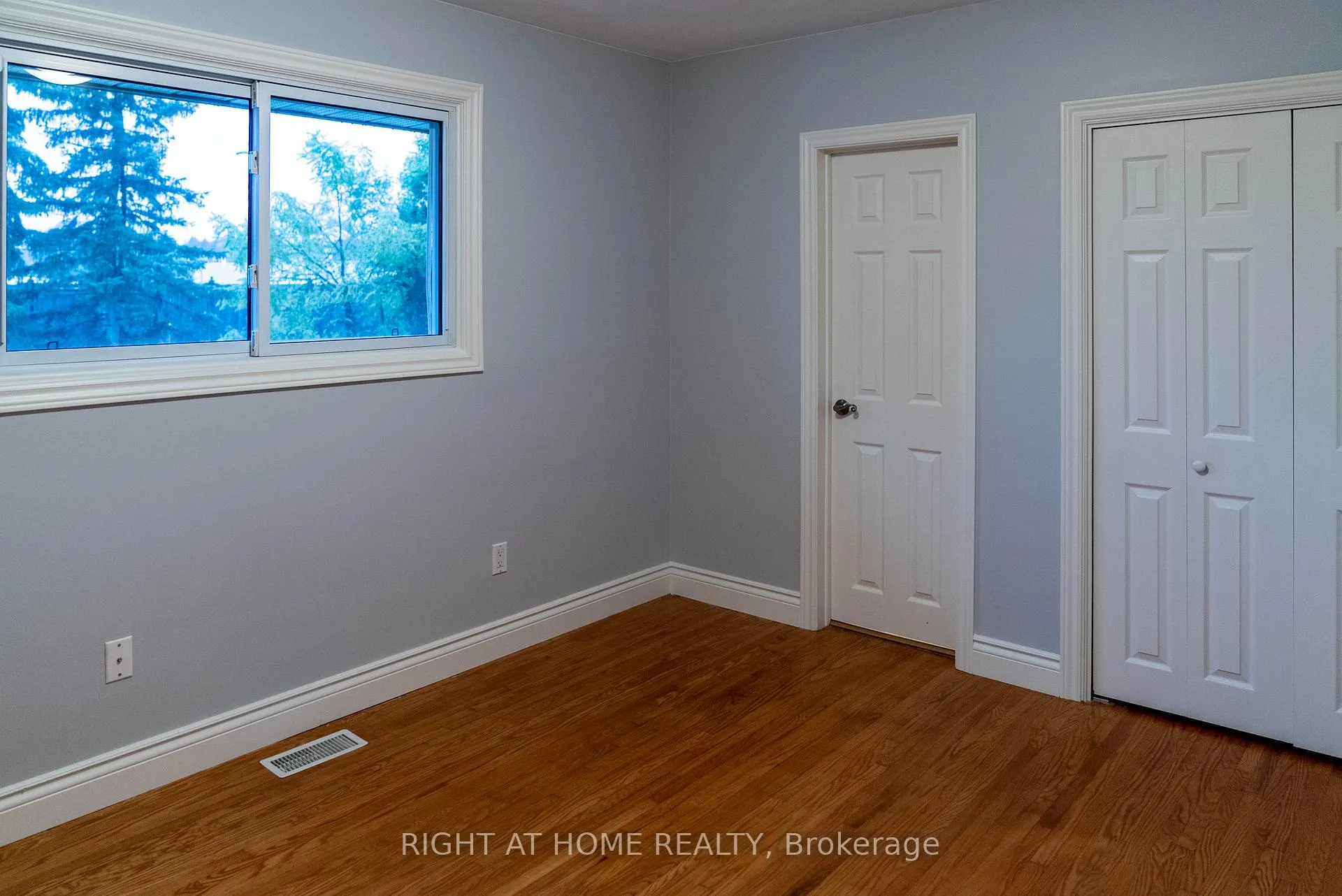 Photo 10 of 48 Ottaway Avenue, Barrie, Wellington — HOMEH