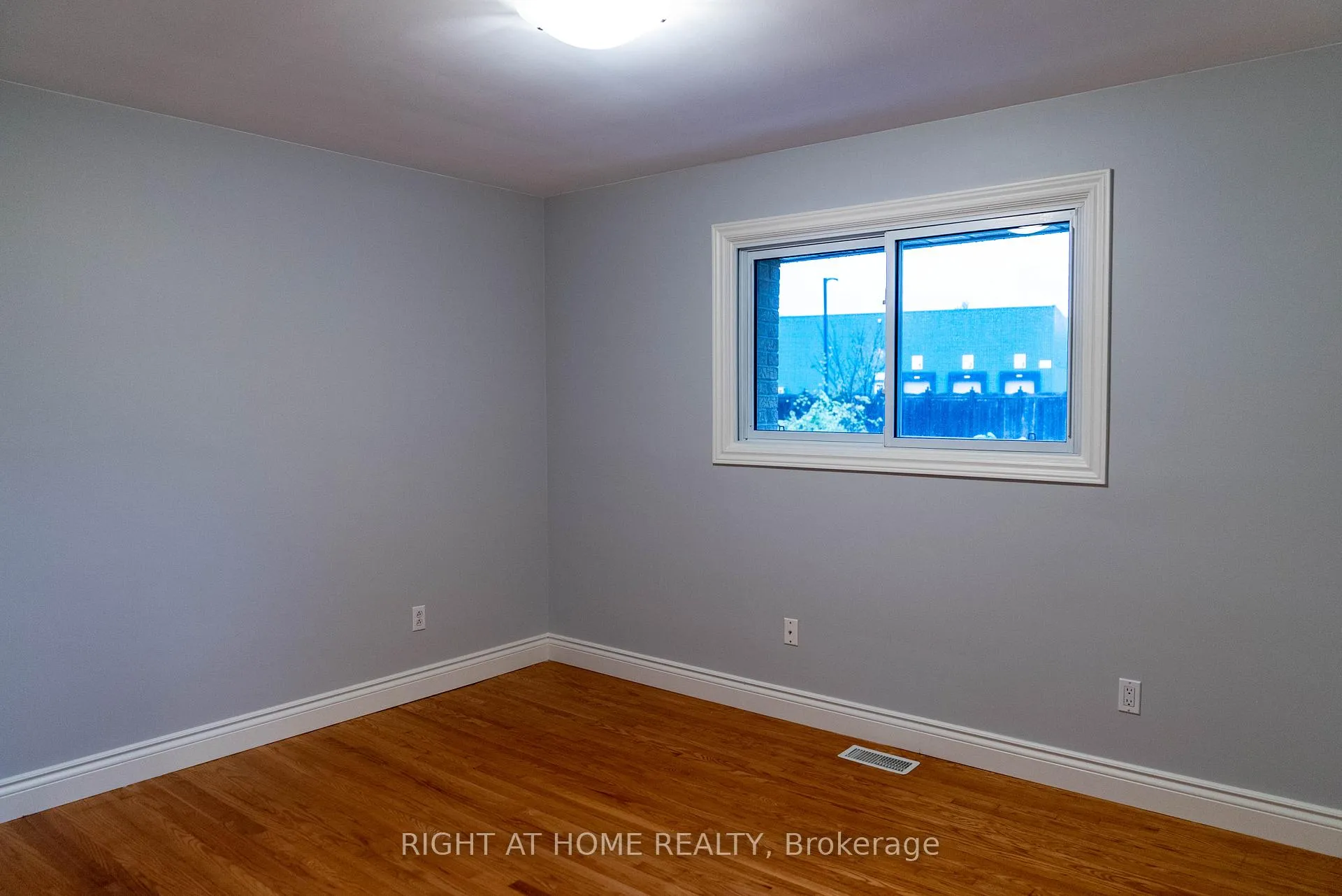 Photo 11 of 48 Ottaway Avenue, Barrie, Wellington — HOMEH
