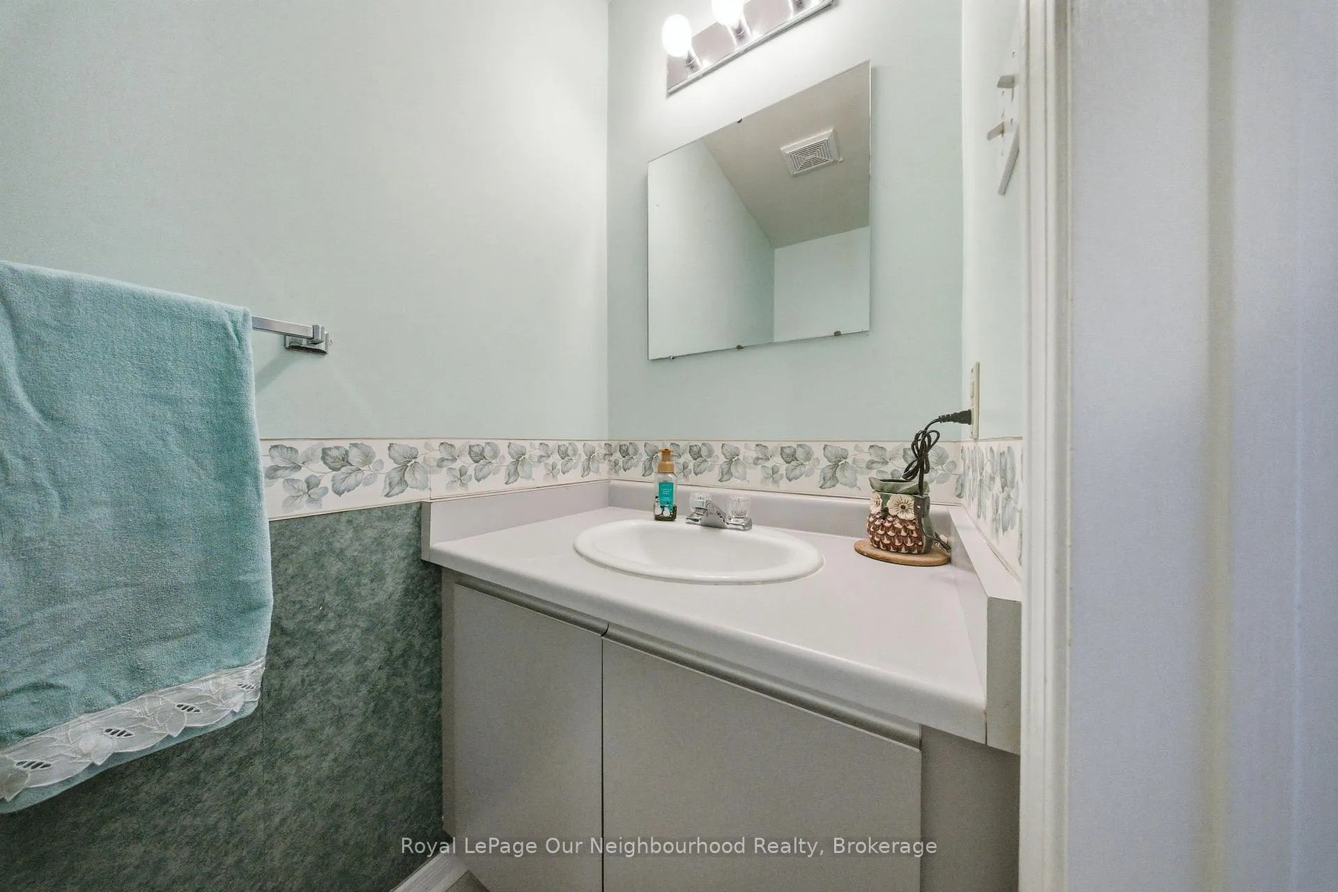 Photo 9 of 109 Ardwick Street, Whitby, Blue Grass Meadows — HOMEH