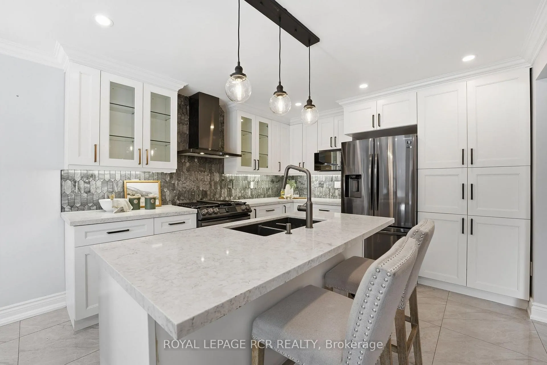 Photo 17 of 2 Meyer Circle, Markham, Markham Village — HOMEH