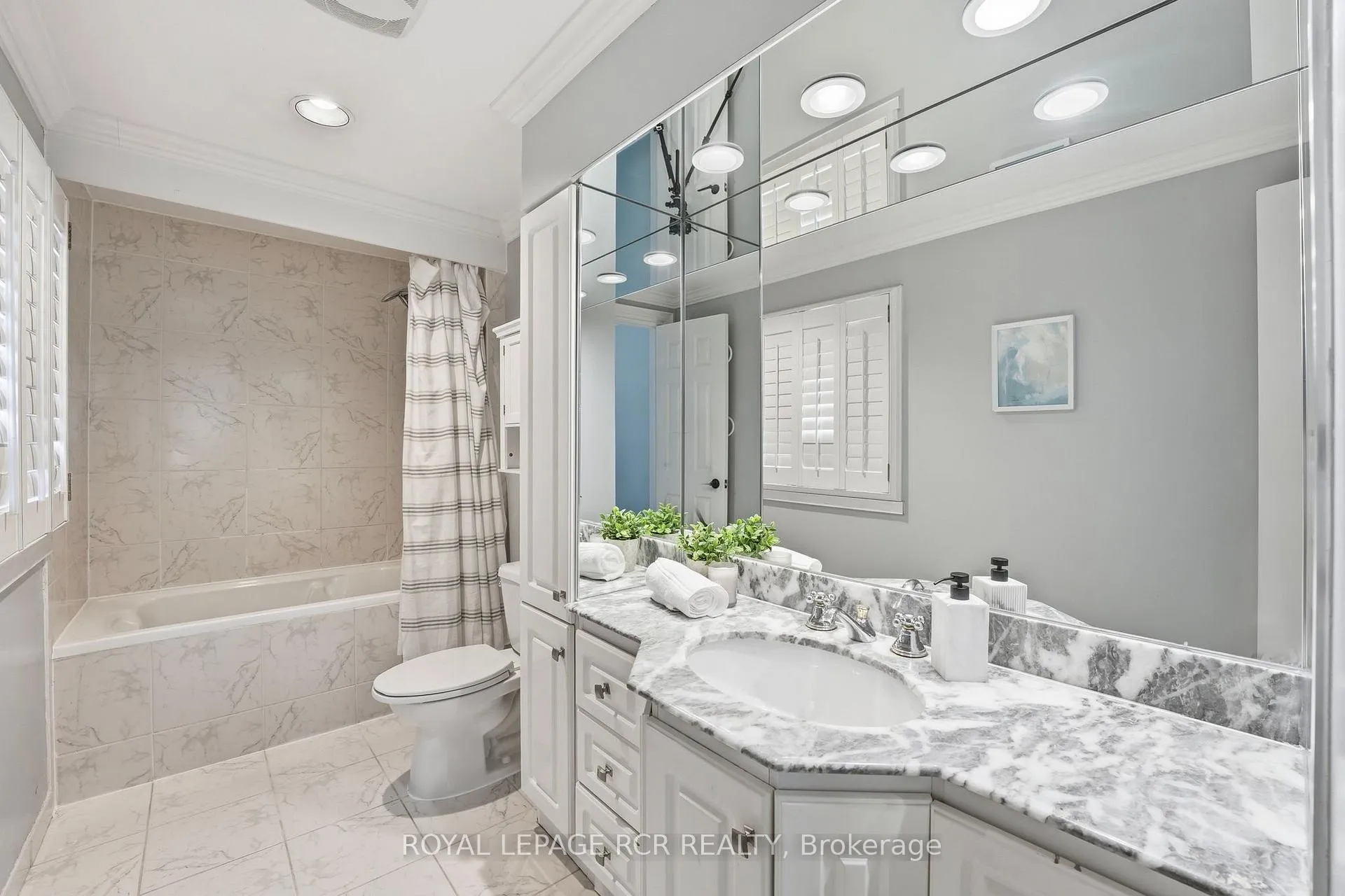 Photo 25 of 2 Meyer Circle, Markham, Markham Village — HOMEH