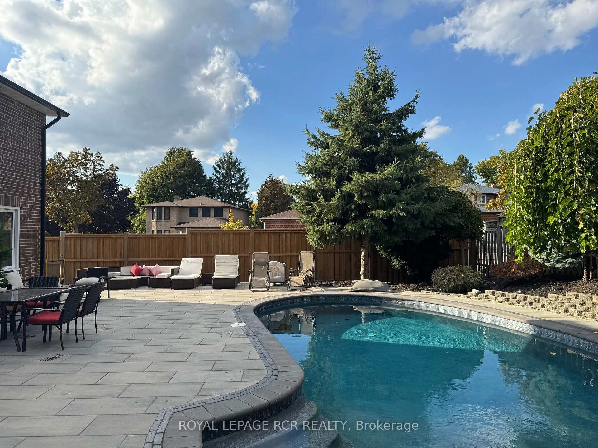 Photo 44 of 2 Meyer Circle, Markham, Markham Village — HOMEH
