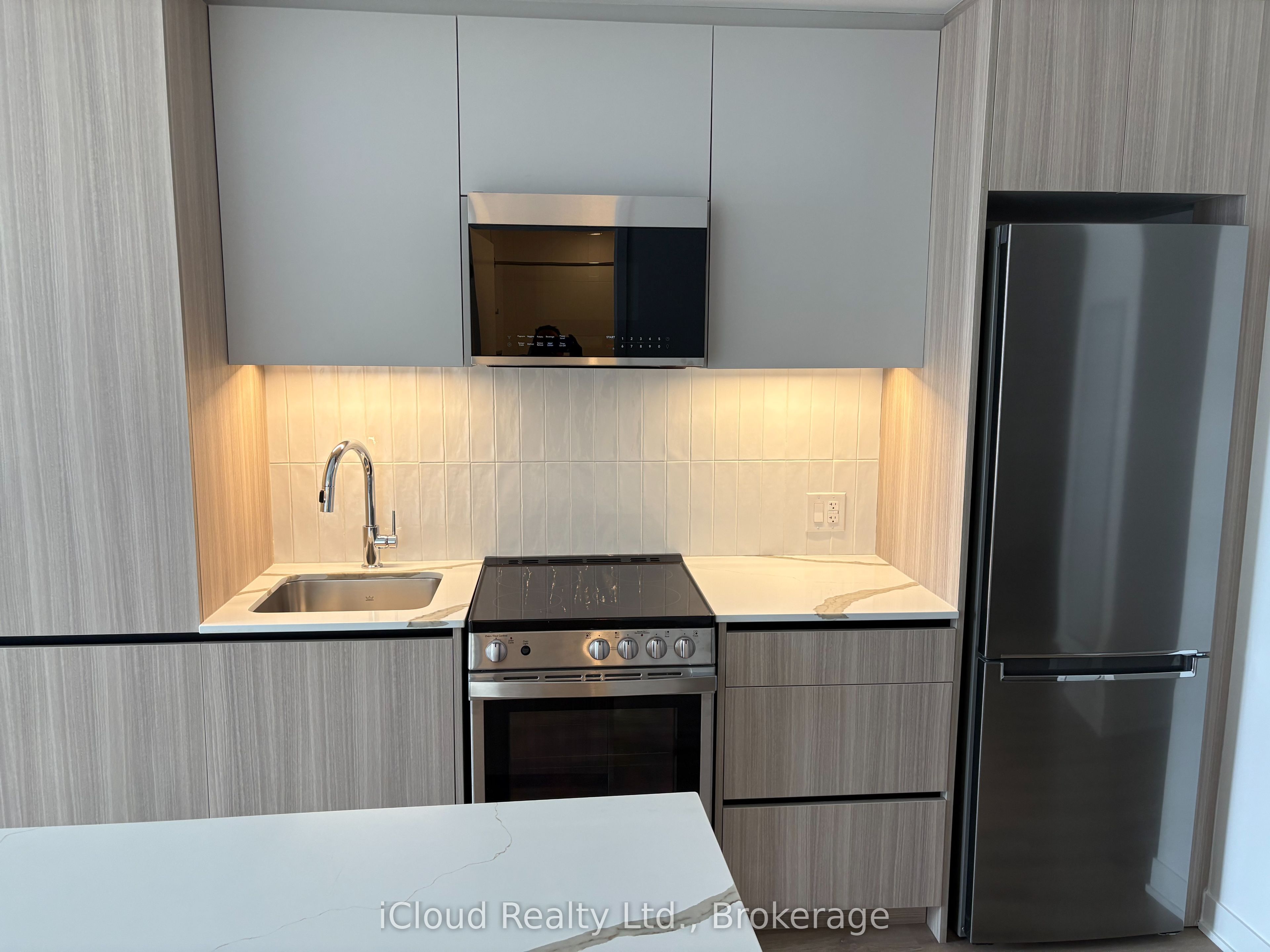 Photo 6 of Unit 916, 20 All Nations Drive, Brampton, Northwest Brampton — HOMEH