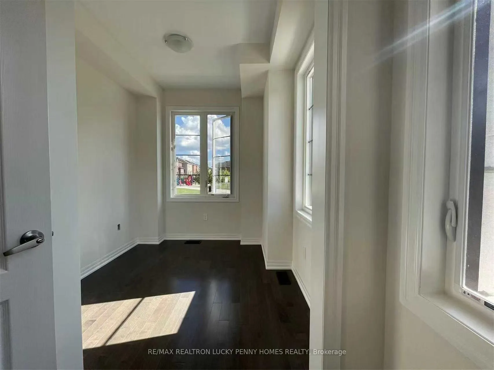 Photo 6 of 401 Fred Mclaren Boulevard, Markham, Wismer — HOMEH