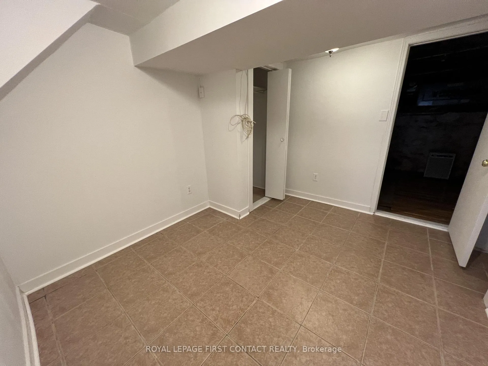 Photo 8 of Unit B, 228 Bayfield Street, Barrie, Bayfield — HOMEH