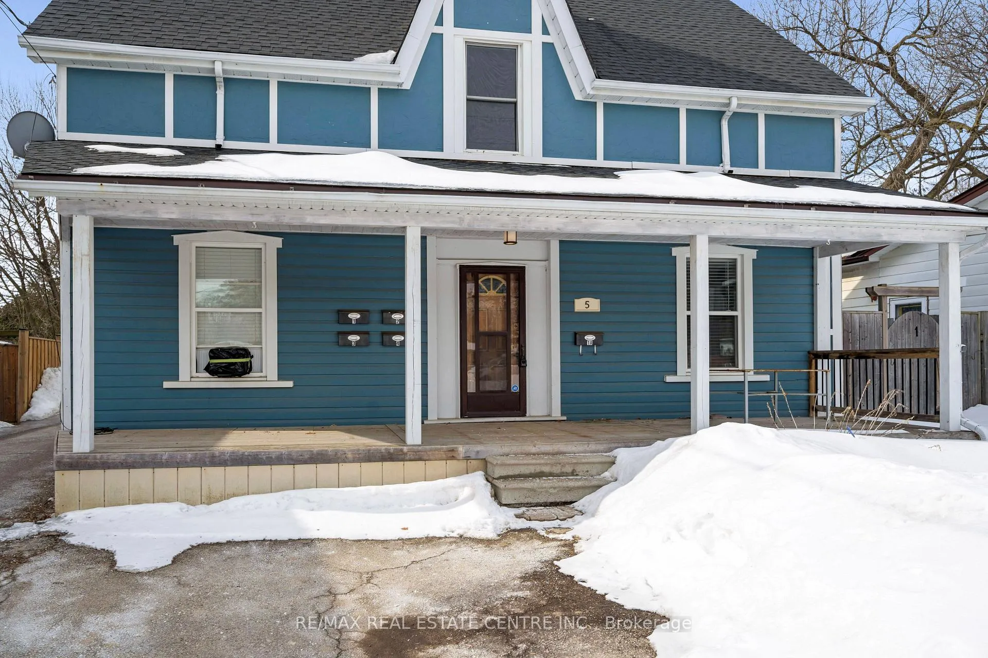 Front of Unit 1, 5 Ontario Street