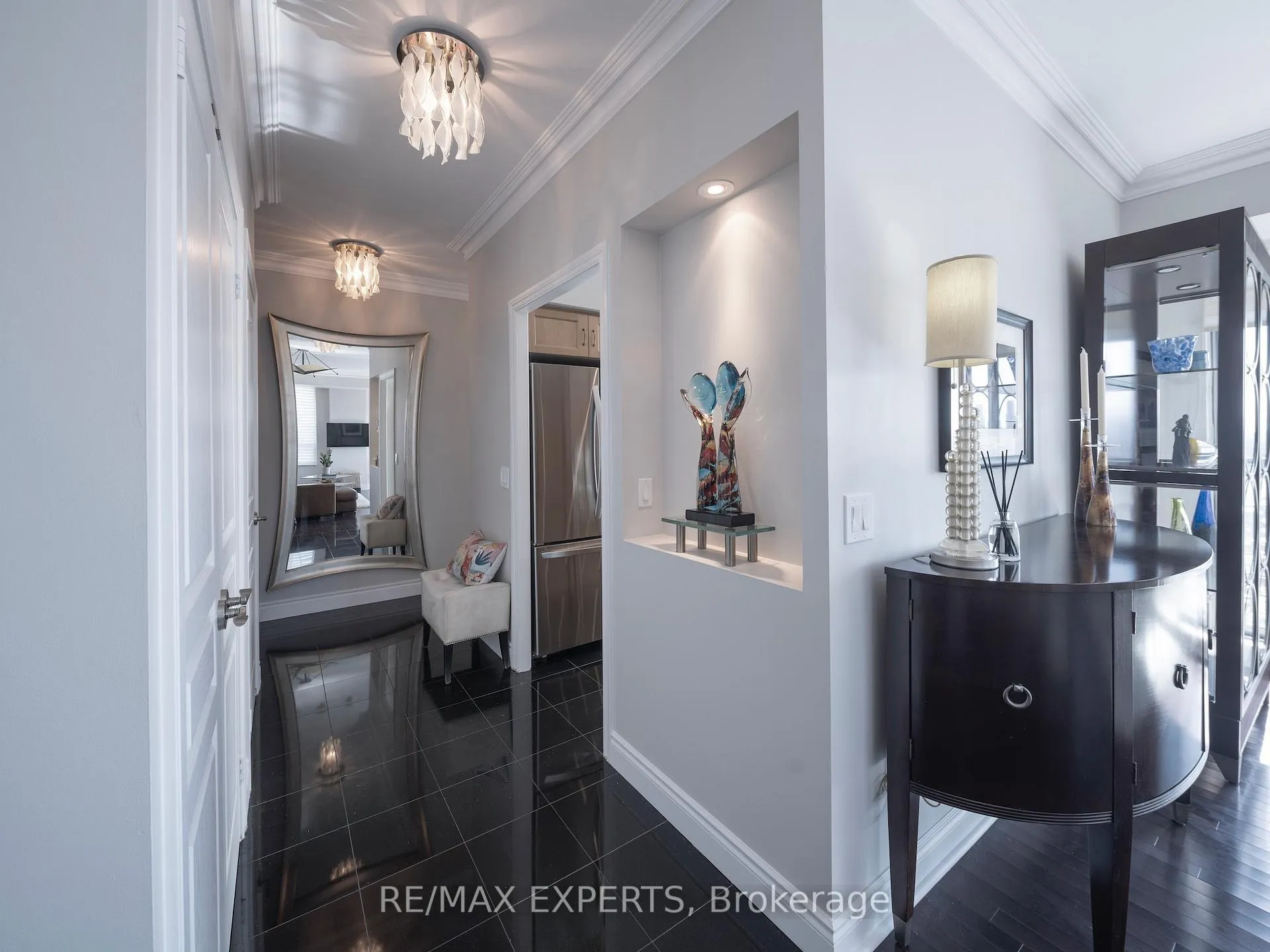 Photo 4 of Unit 1008, 319 Merton Street, Toronto, Mount Pleasant West — HOMEH