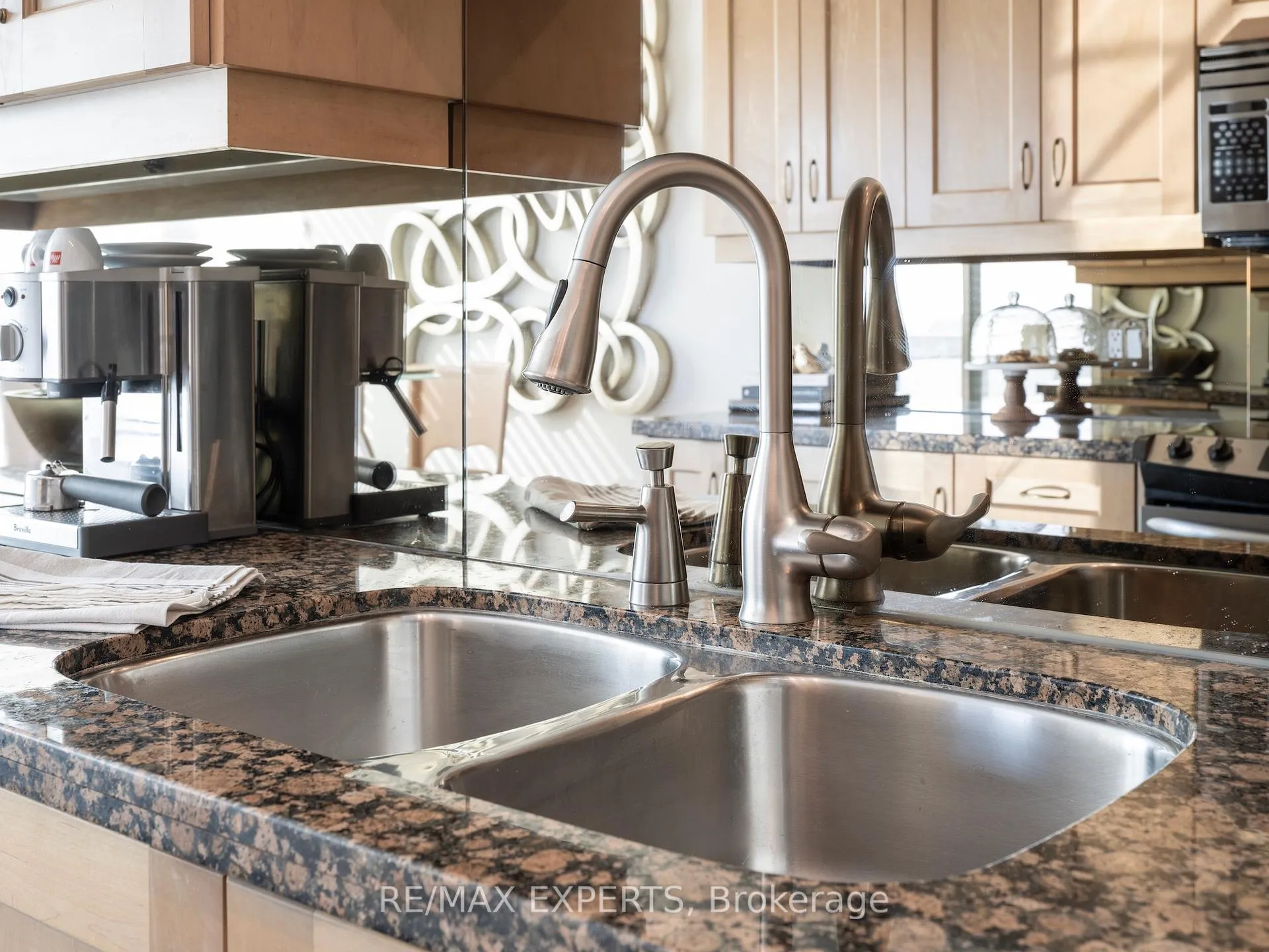 Photo 14 of Unit 1008, 319 Merton Street, Toronto, Mount Pleasant West — HOMEH