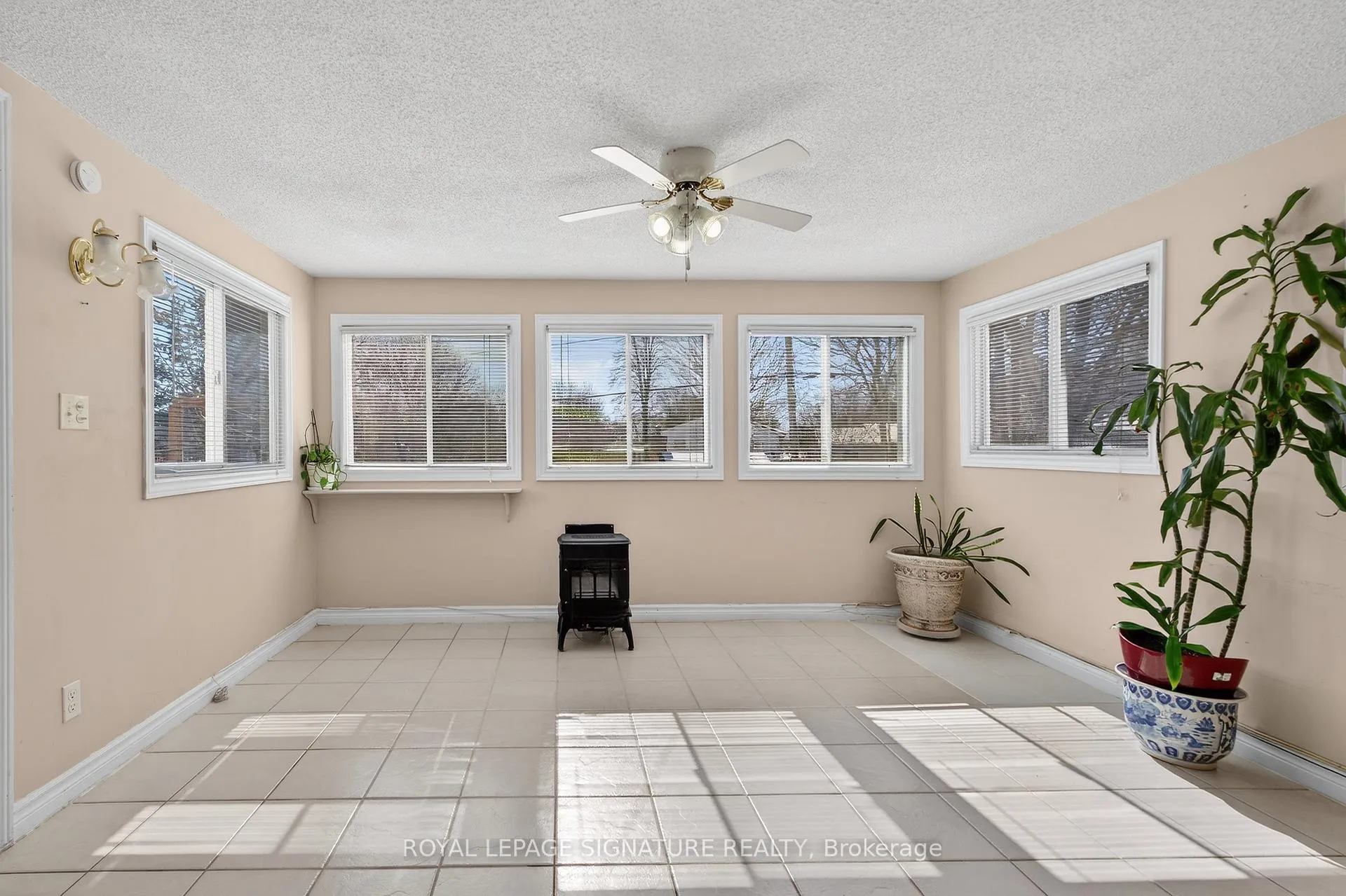 Photo 15 of 897 Pembridge Crescent, Kingston, South of Taylor-Kidd Blvd — HOMEH