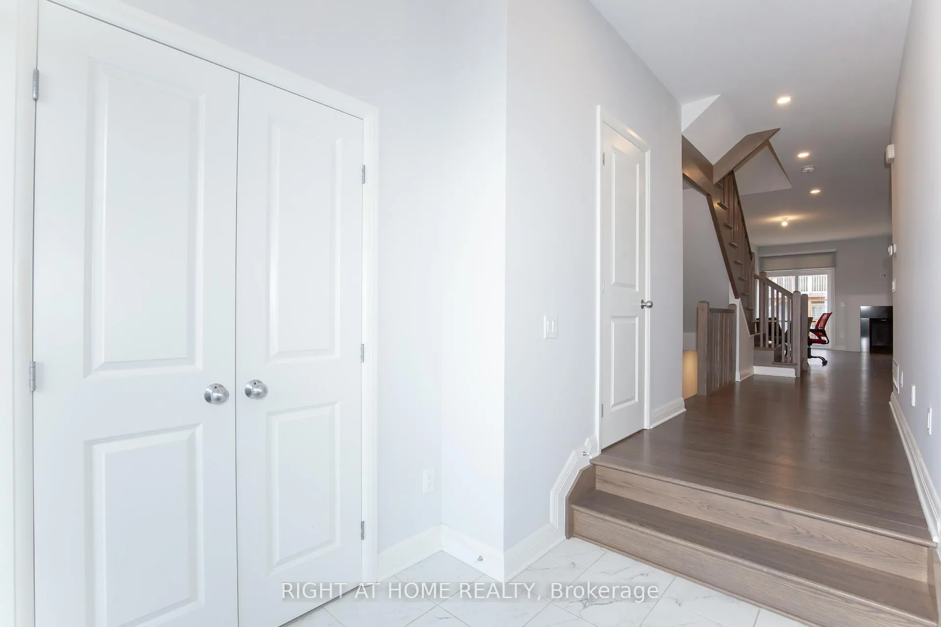 Photo 2 of 521 Hitzlay Terrace, Ottawa, Kanata - Kanata Lakes/Heritage Hills — HOMEH