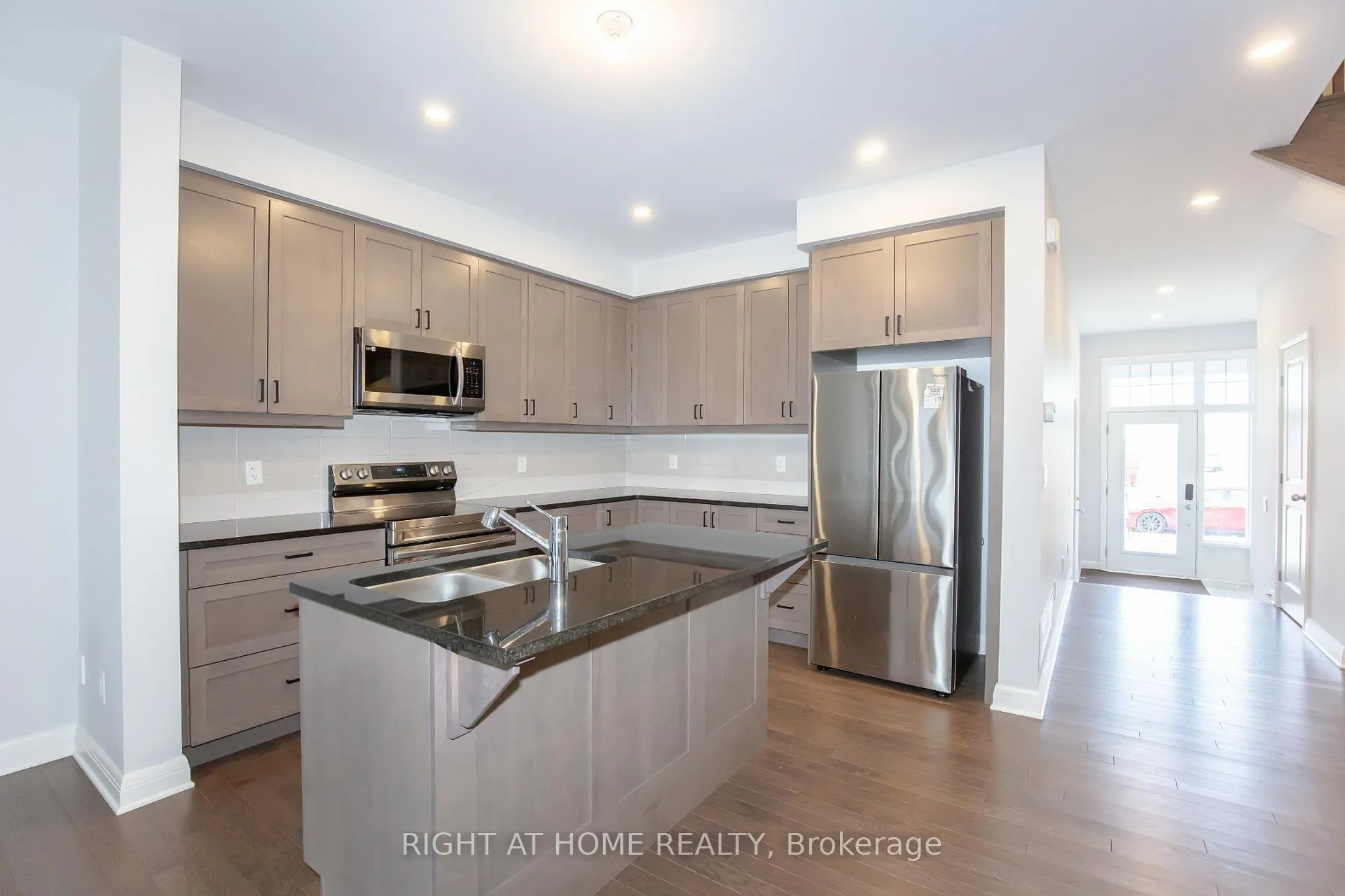 Photo 4 of 521 Hitzlay Terrace, Ottawa, Kanata - Kanata Lakes/Heritage Hills — HOMEH
